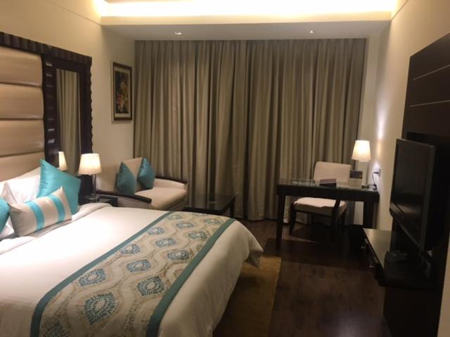 Day Use Room- Mandatory Same day checkout (Open only between 10 AM - 6 PM)