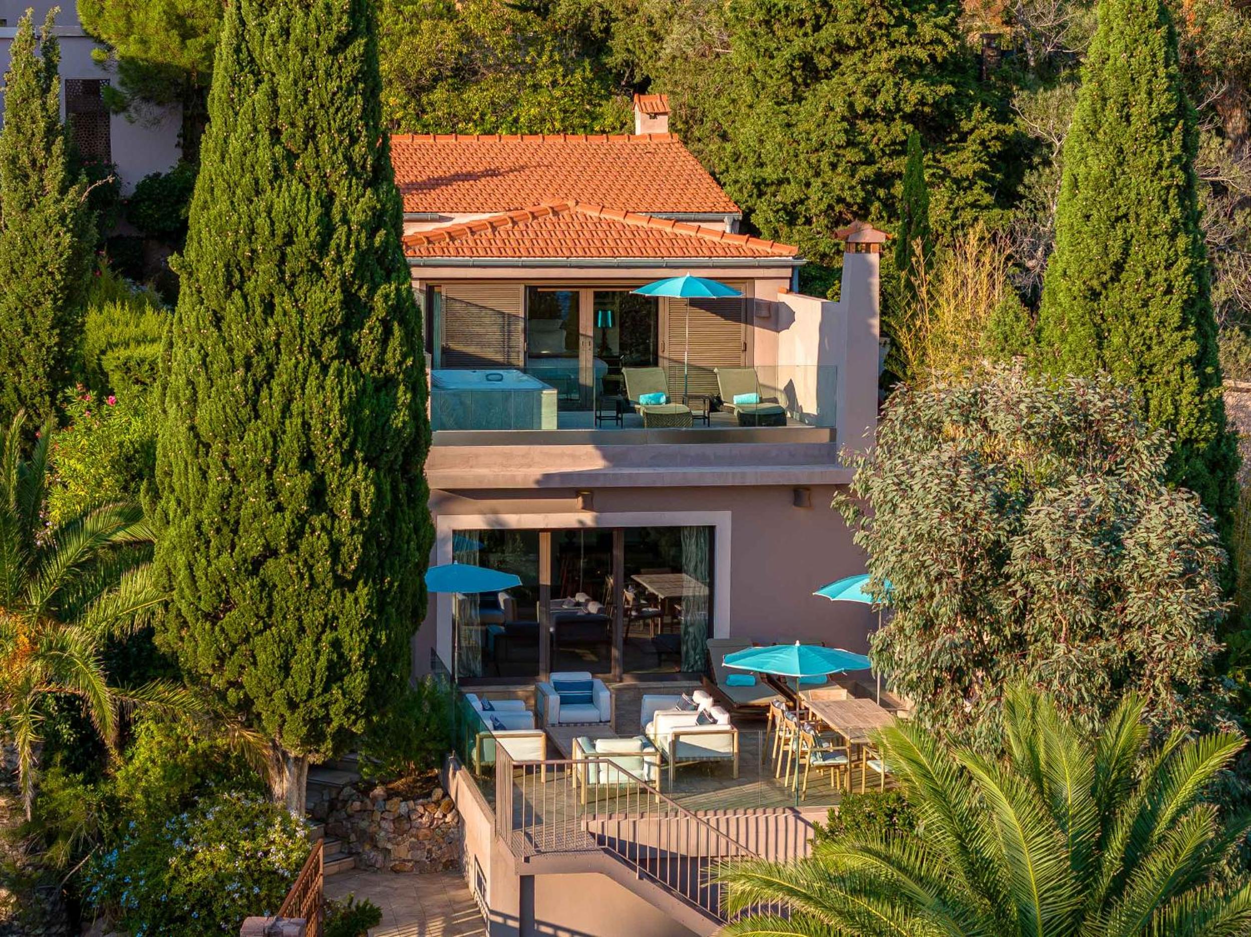 Three-Room Villa with Sea View/Terrace/Hot Tub at Tiara Miramar Beach Resort