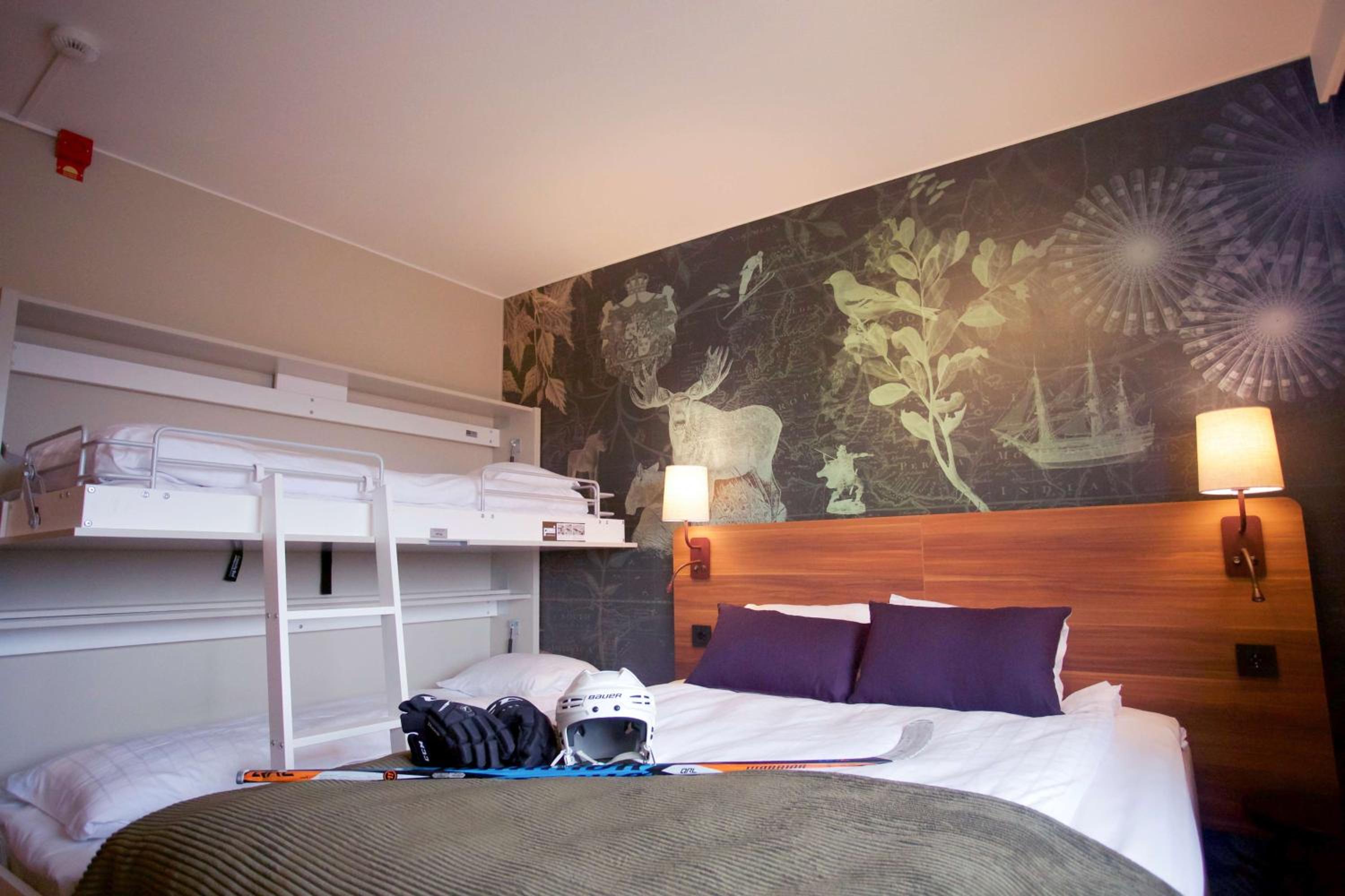 Superior Family Room - Photo 4