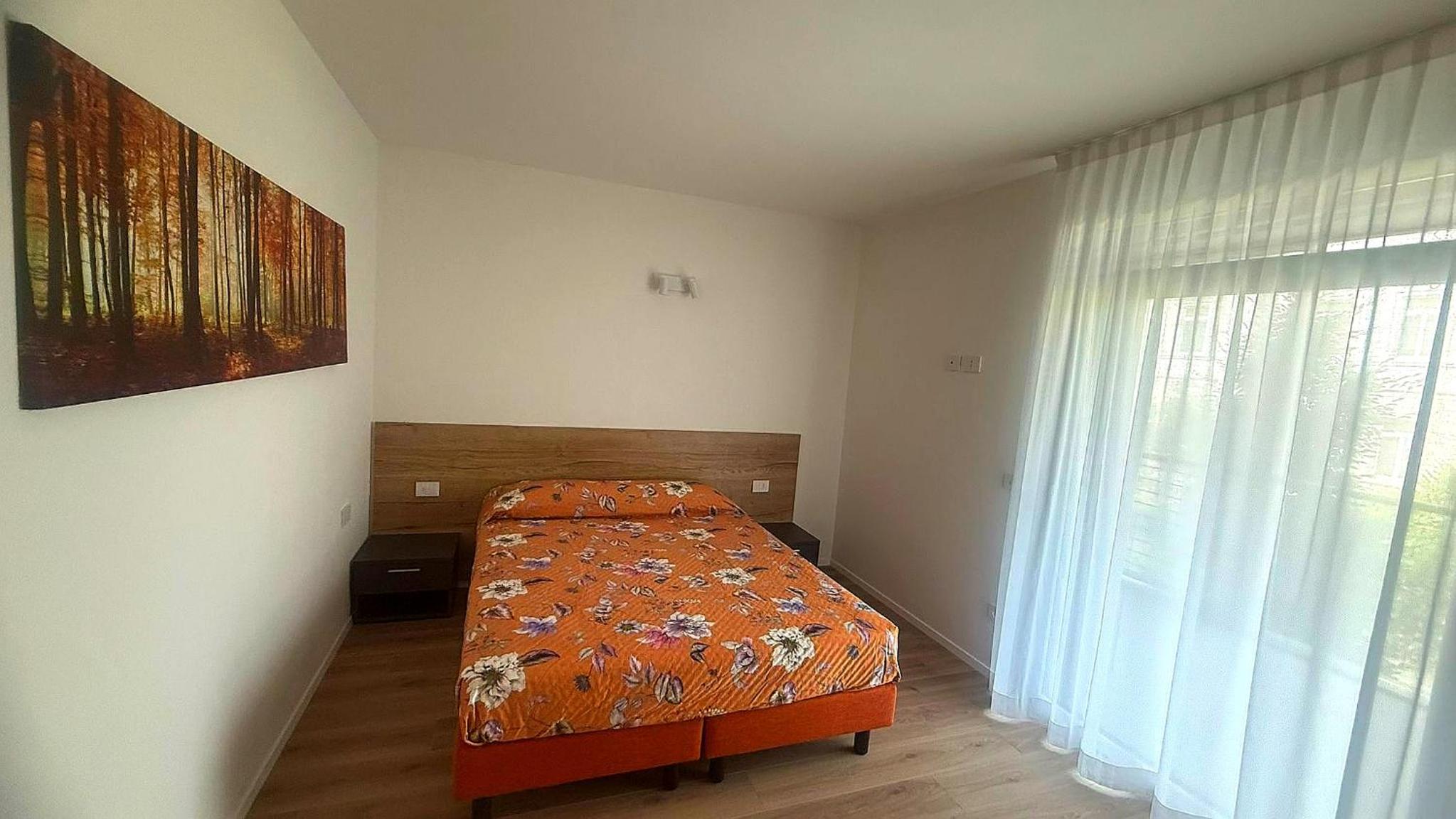 Deluxe One-Bedroom Apartment with City View photo 3