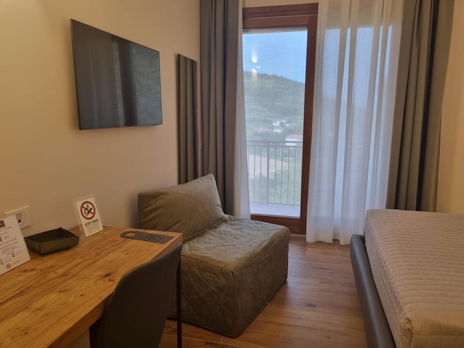 Family Room with Balcony photo 1