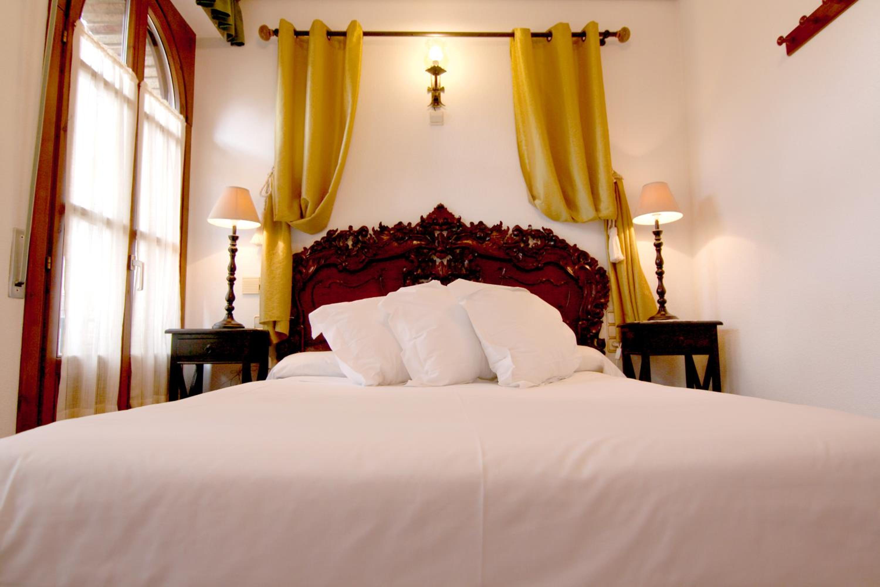 Double or Twin Room - Photo 5