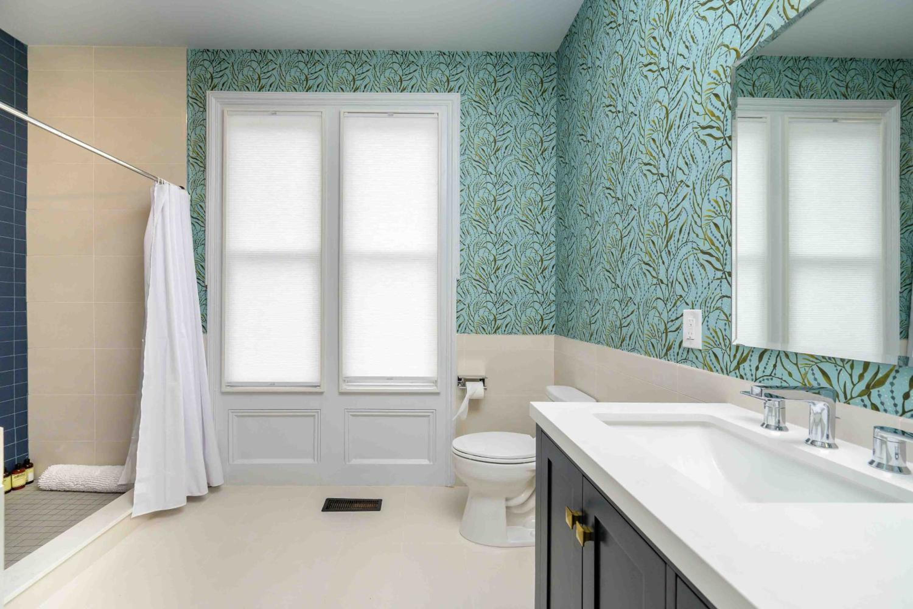 Deluxe King Suite photo 2