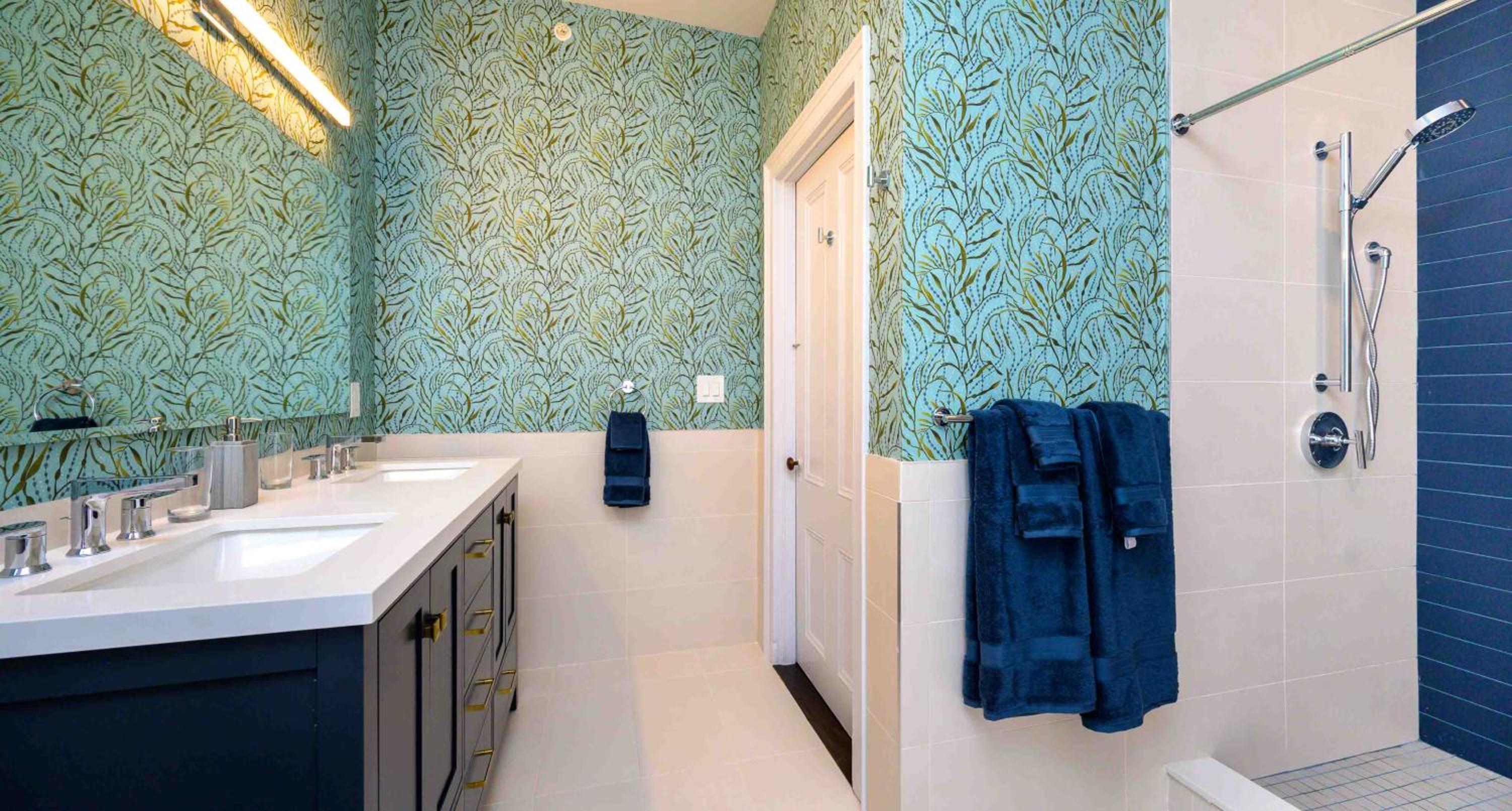 Deluxe King Suite photo 3