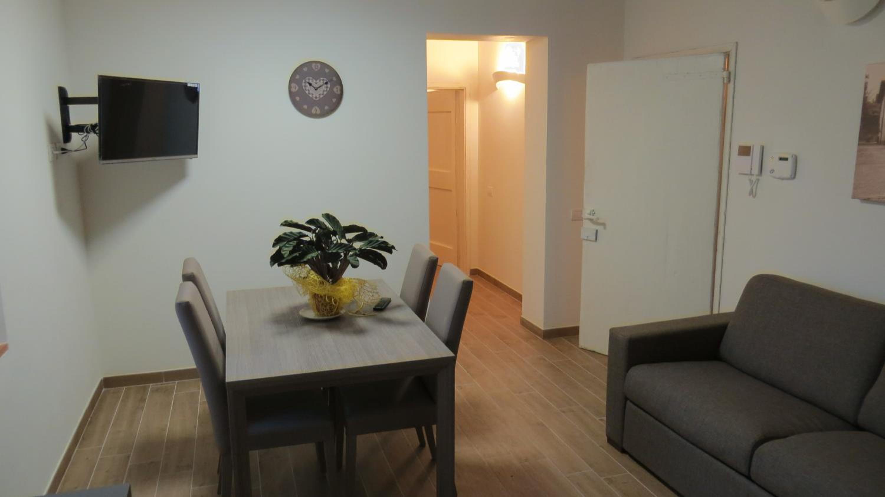 One-Bedroom Apartment photo 3