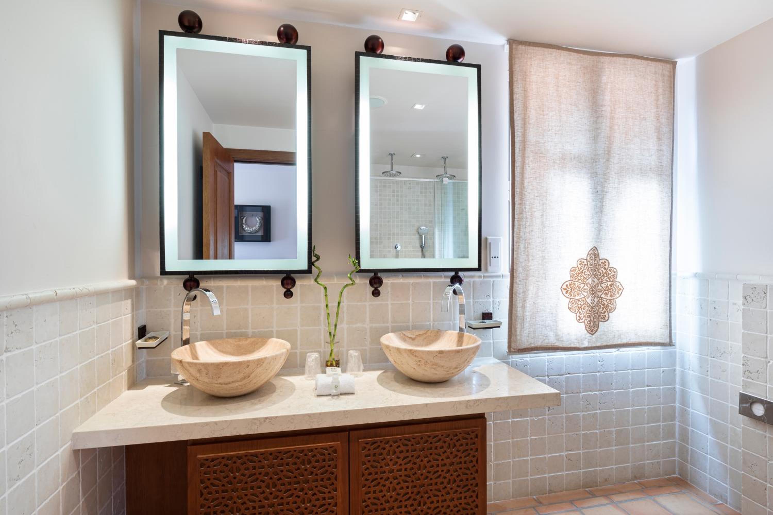 Queen Suite with Sea View photo 2