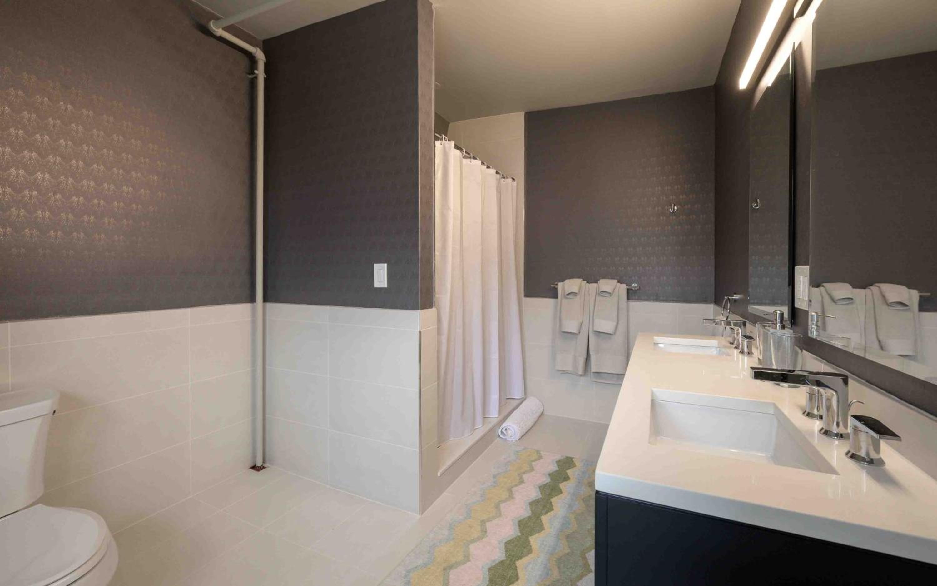 Superior King Suite photo 2