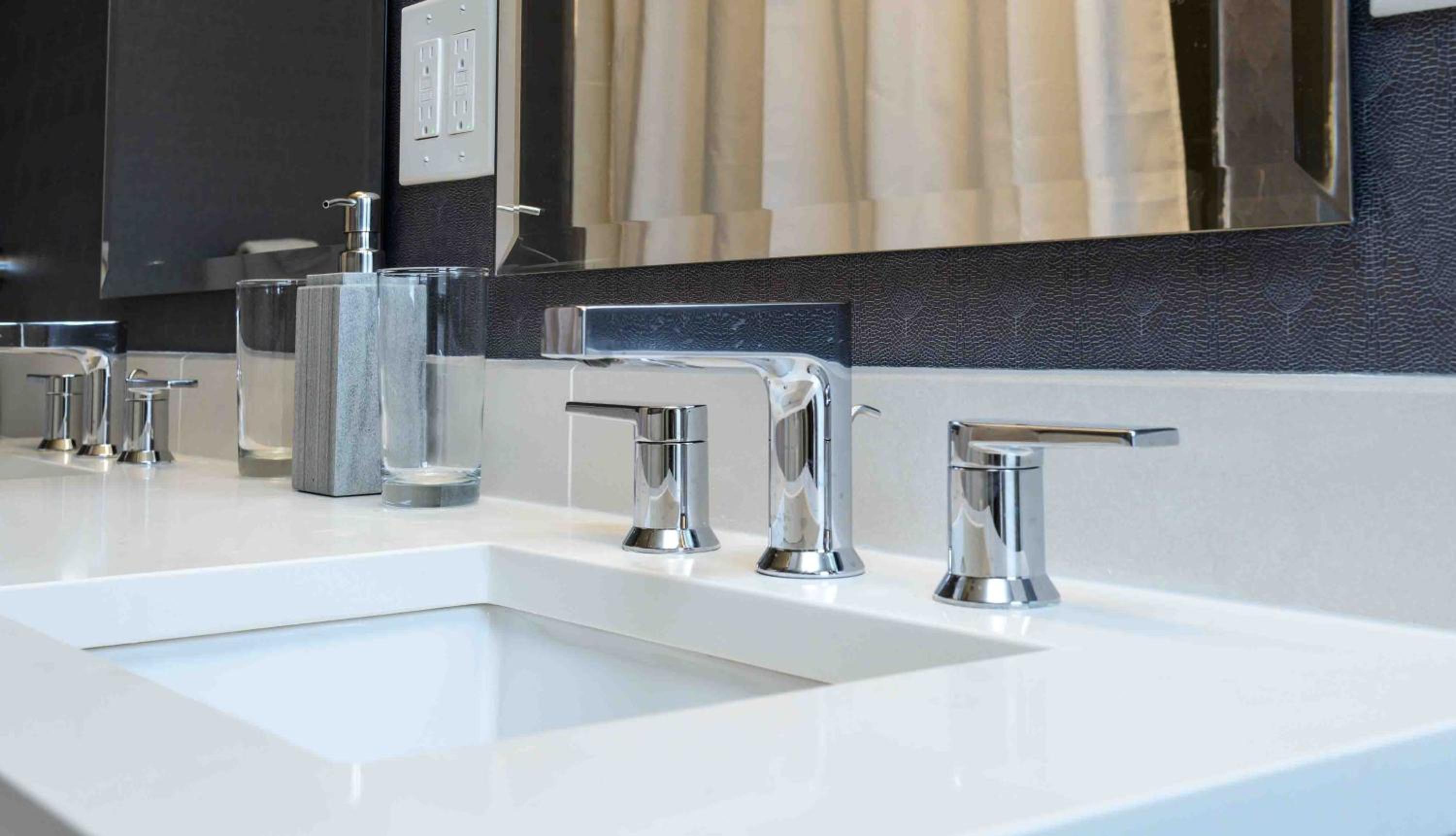 Superior King Suite photo 1