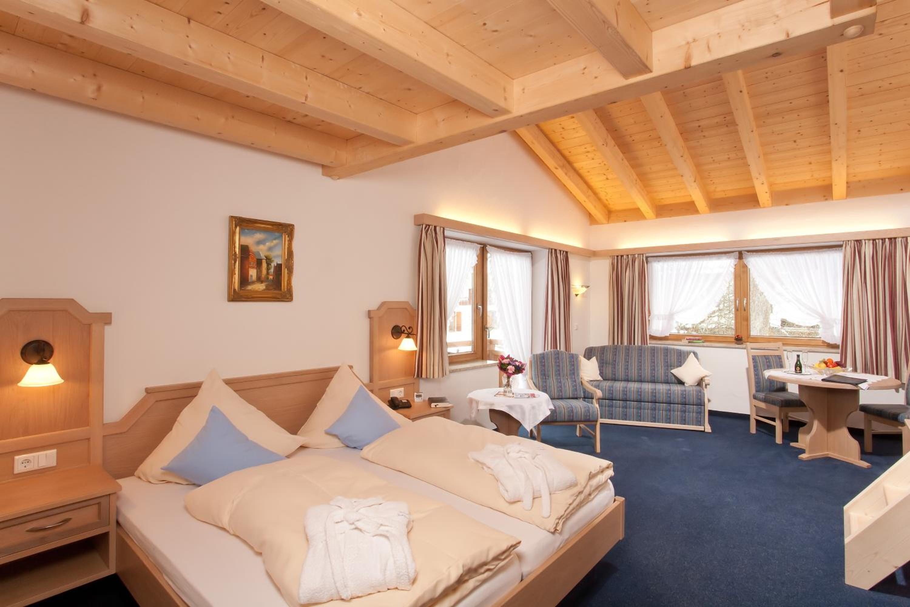 Family Room (2 Adults + 2 Children)