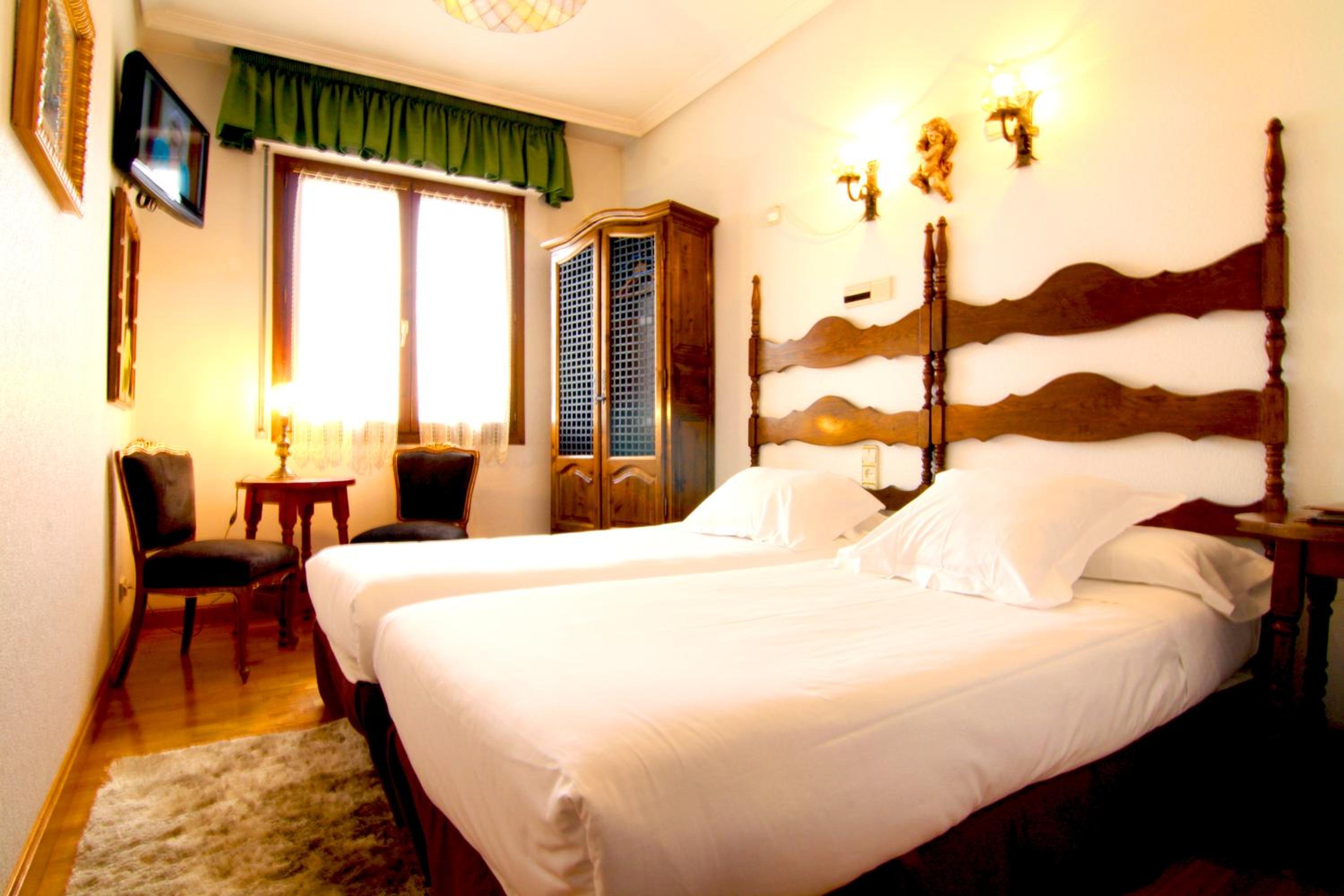 Double or Twin Room - Photo 17