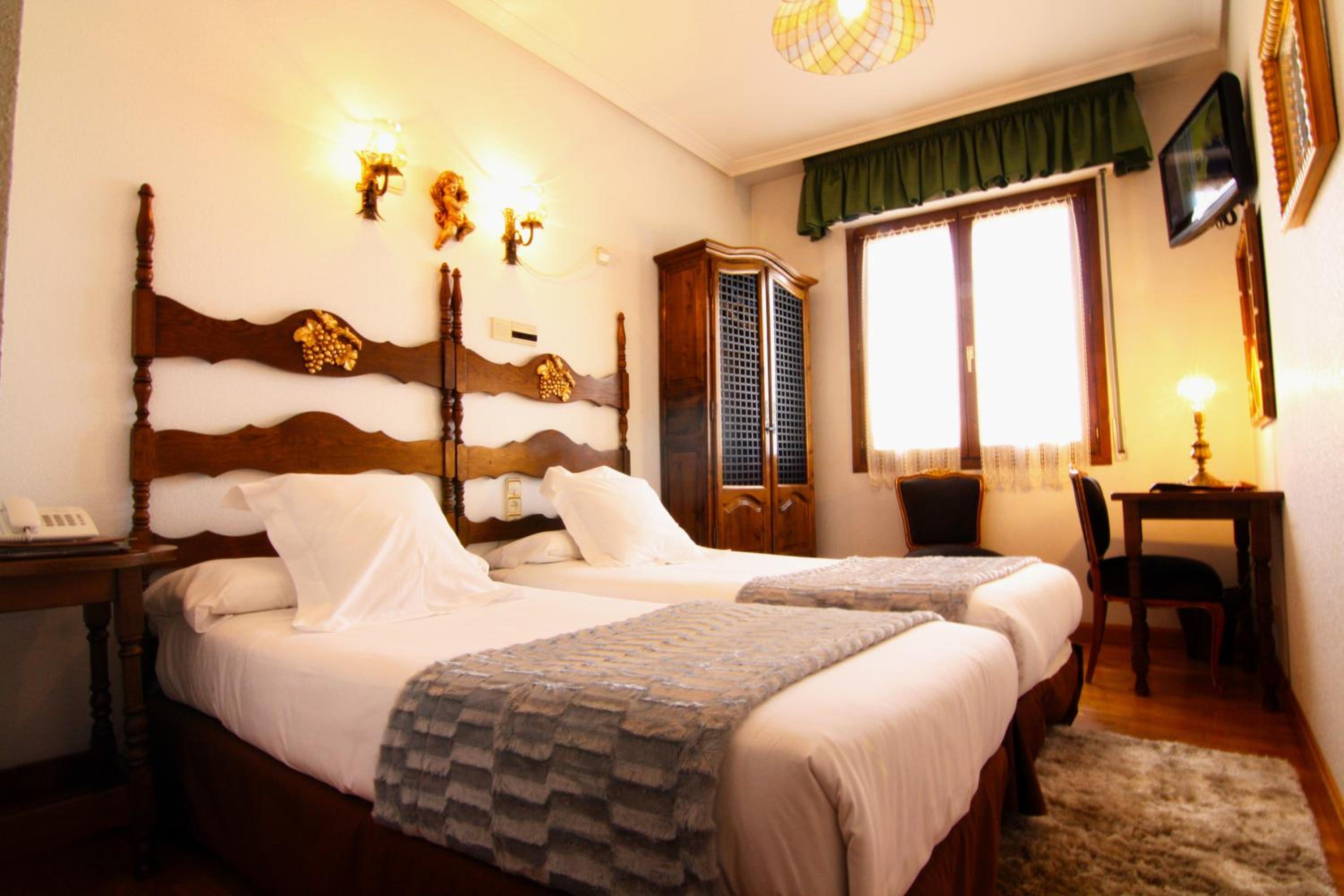 Double or Twin Room - Photo 20