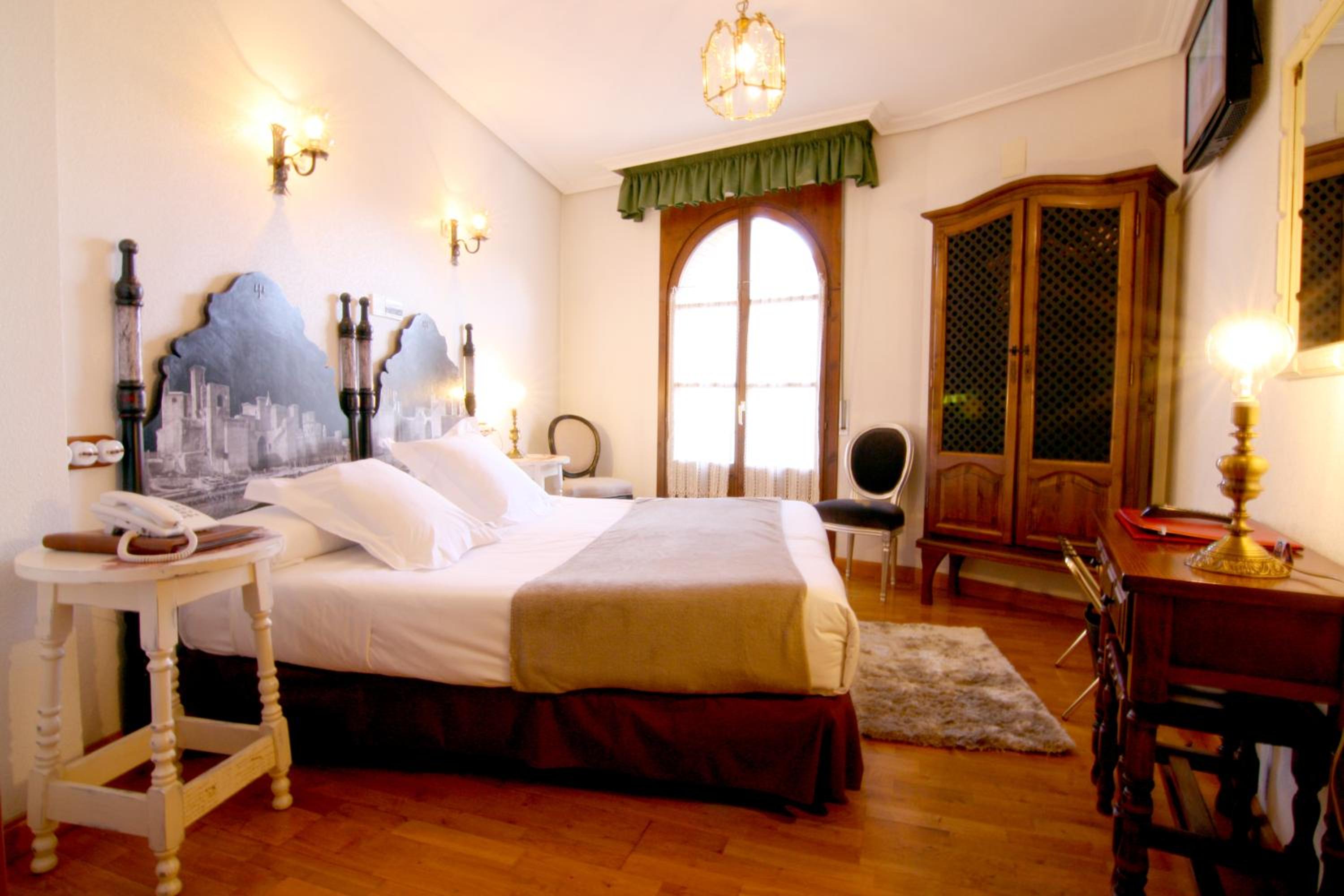 Double or Twin Room - Photo 19