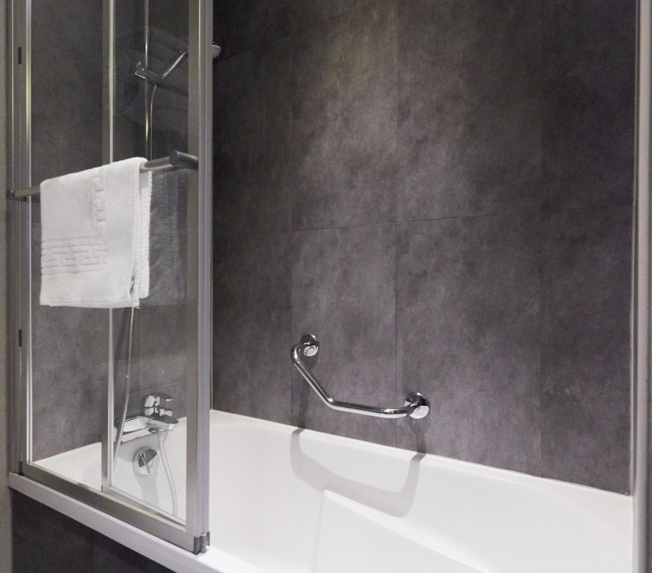 Family Offer (2 Separate Double Rooms) photo 3