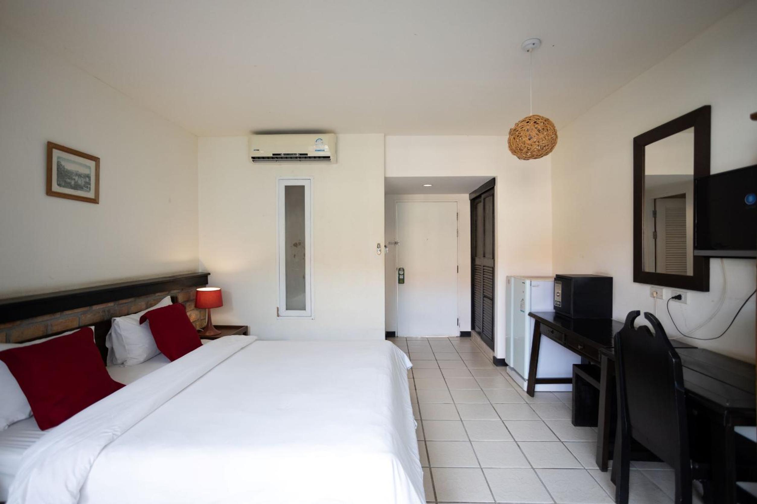 Standard Twin Room - Photo 1