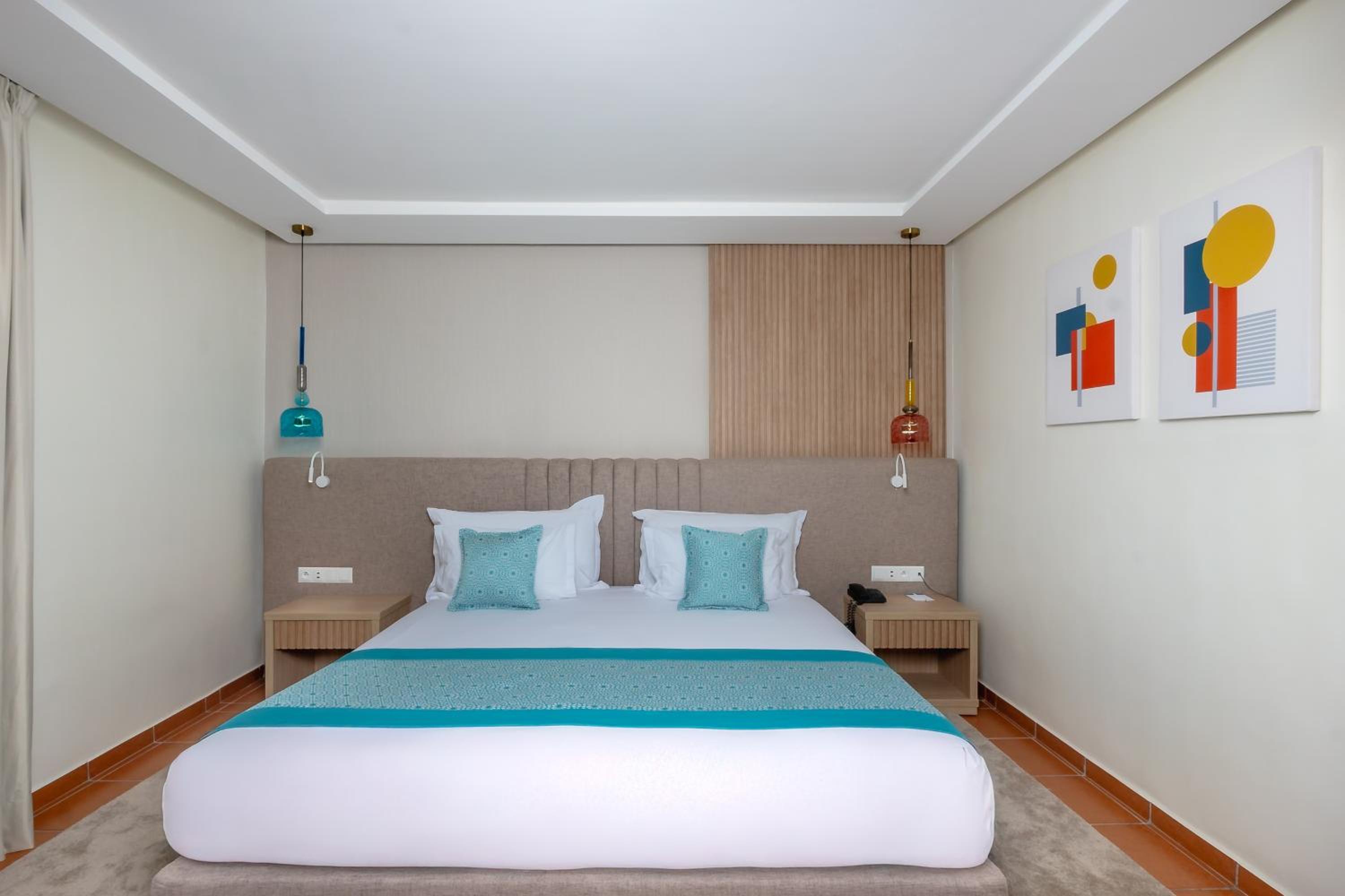 Deluxe Room King Size Bed Seaside View