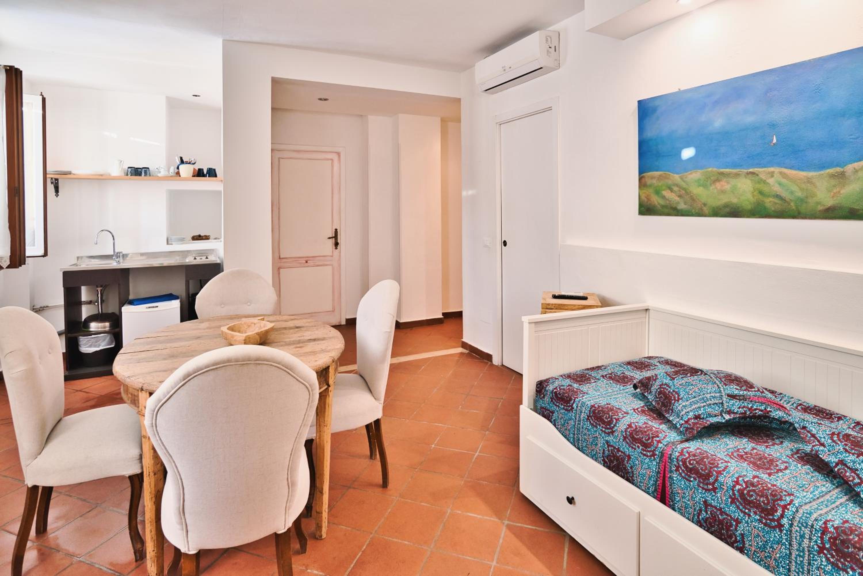 Deluxe Double Room photo 2