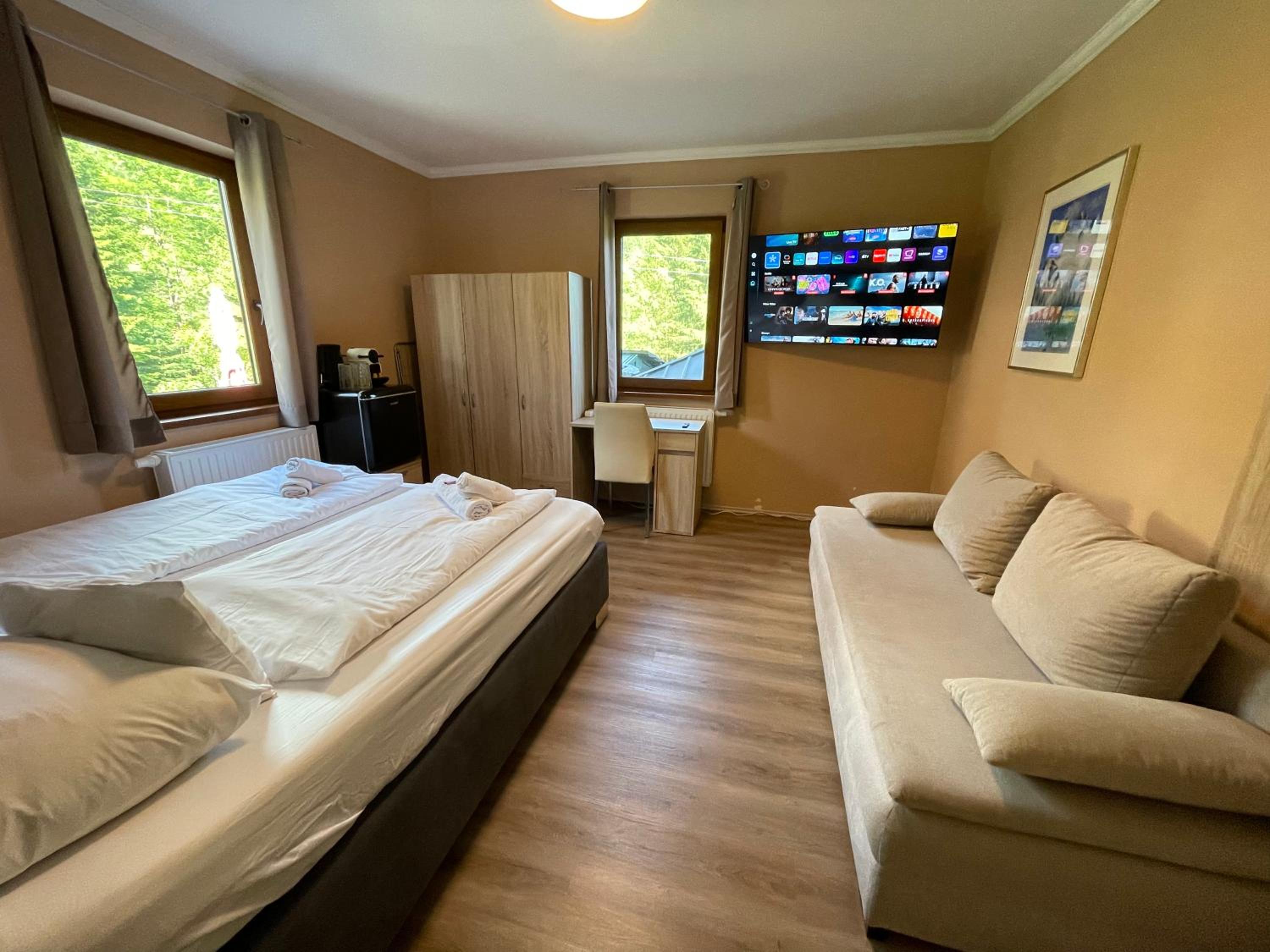 Budget Double Room photo 3