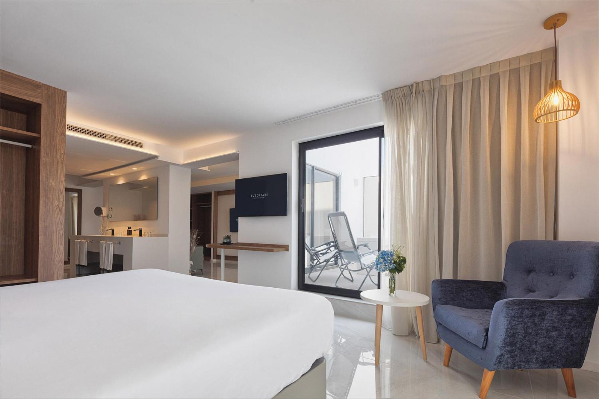 Presidential Suite with Outdoor Jacuzzi