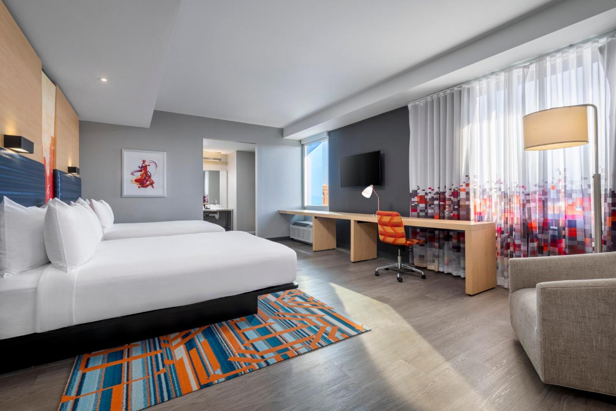 Corner Queen Room with City View and Roll-In Shower - Mobility Accessible photo 1