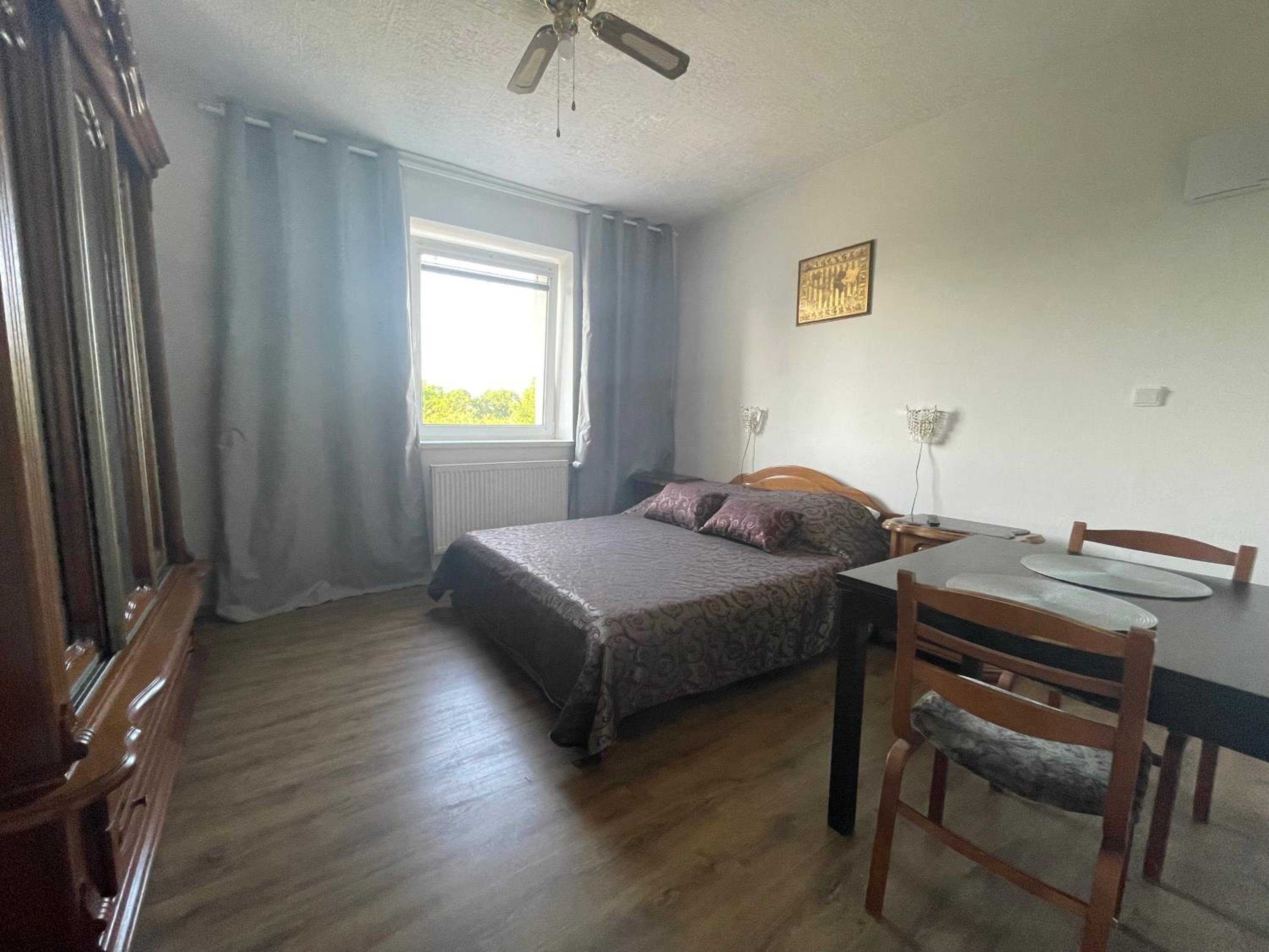 Classic One-Bedroom Apartment with King Bed