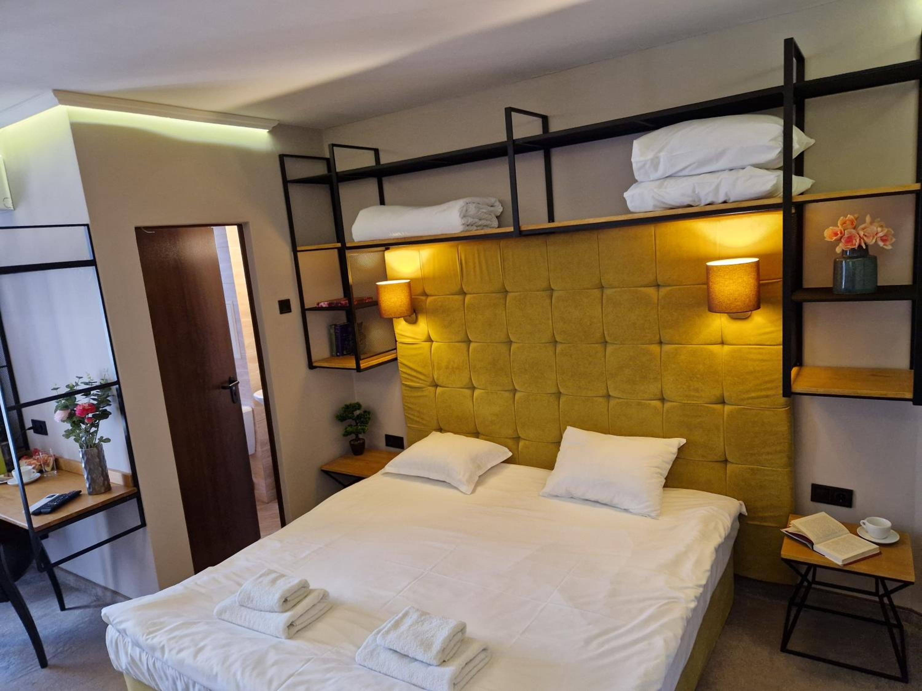 Deluxe Double Room with Balcony photo 2