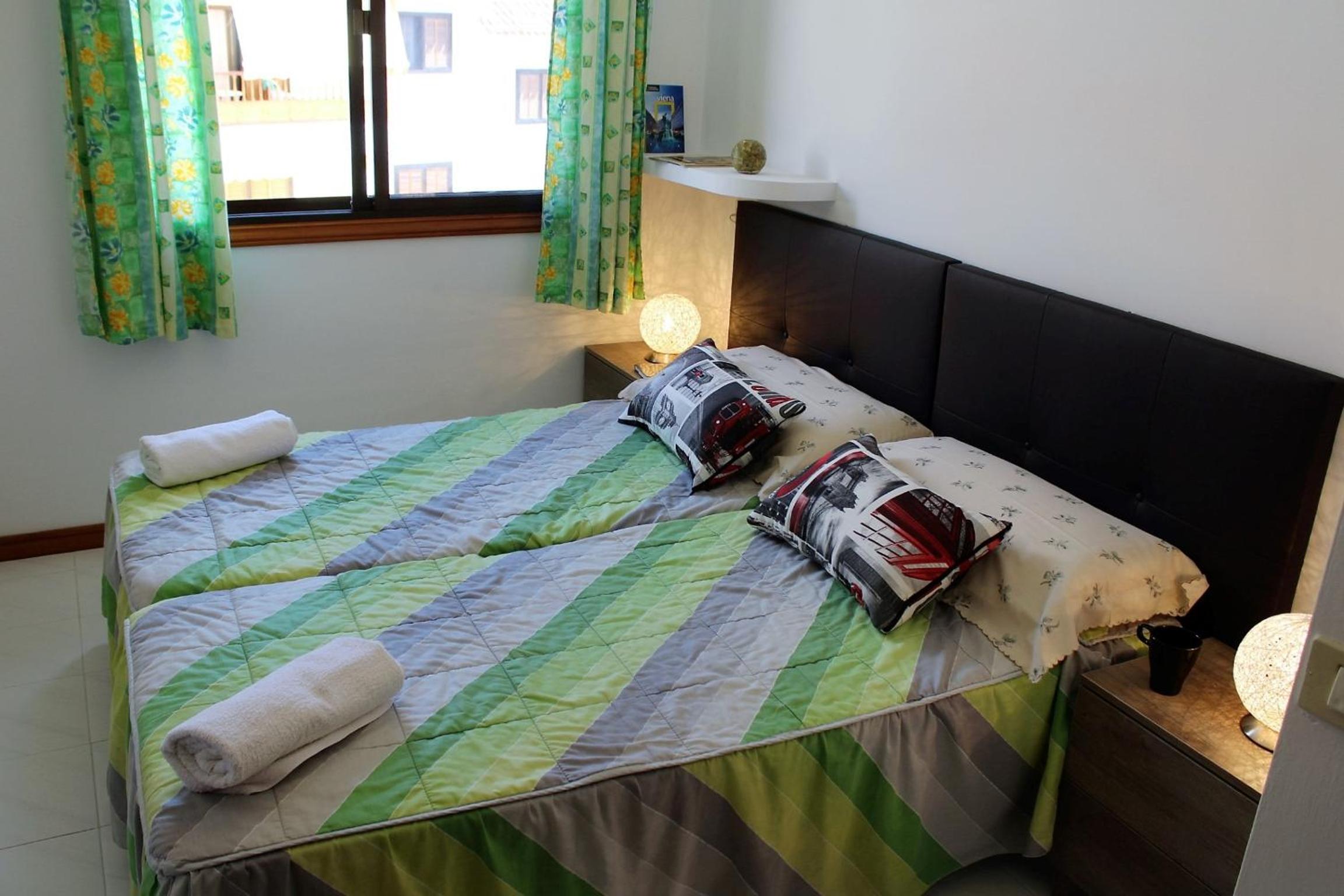 Apartamento con vista a la piscina