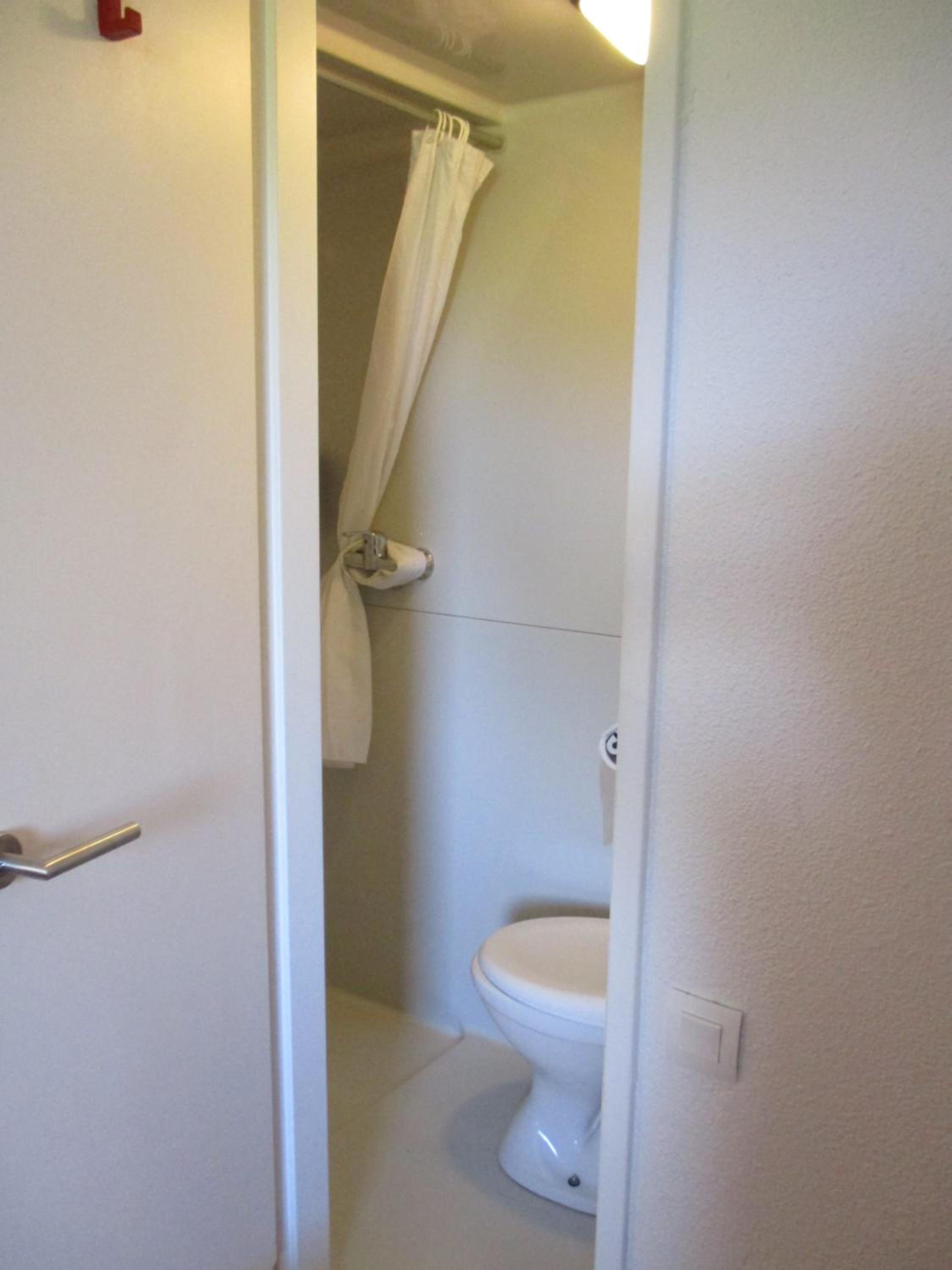 Twin Room - Photo 3