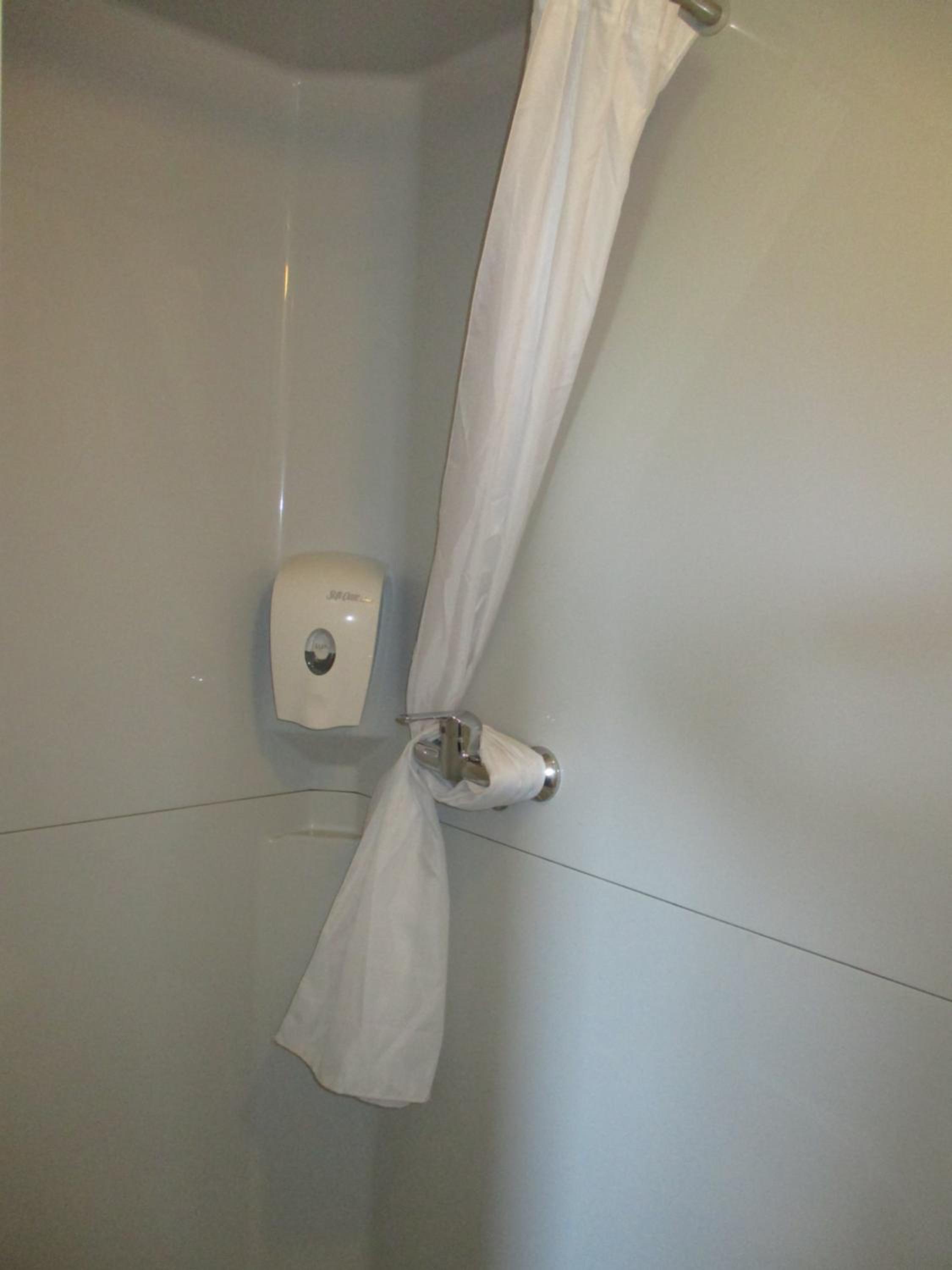 Twin Room - Photo 13
