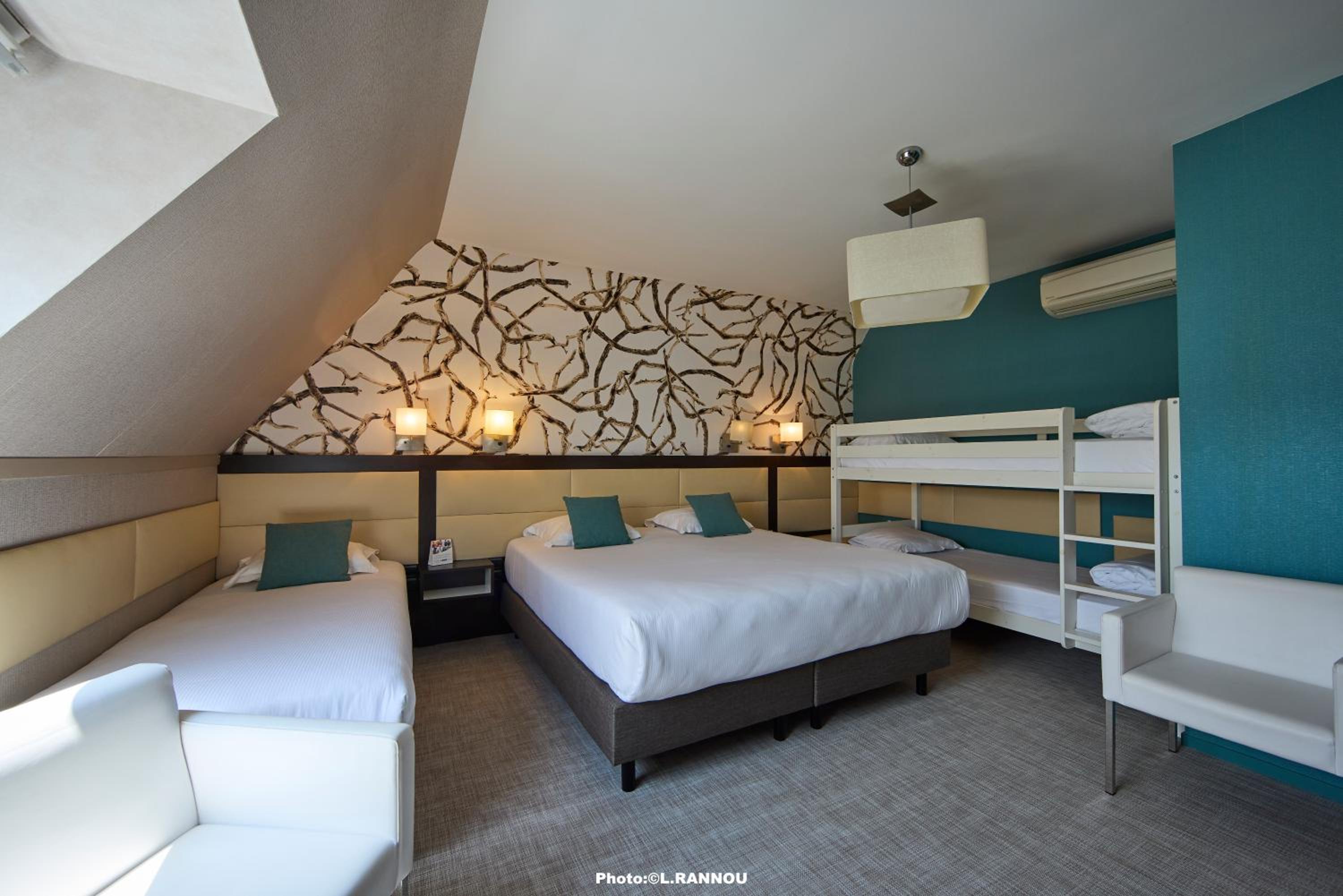 Quintuple Room