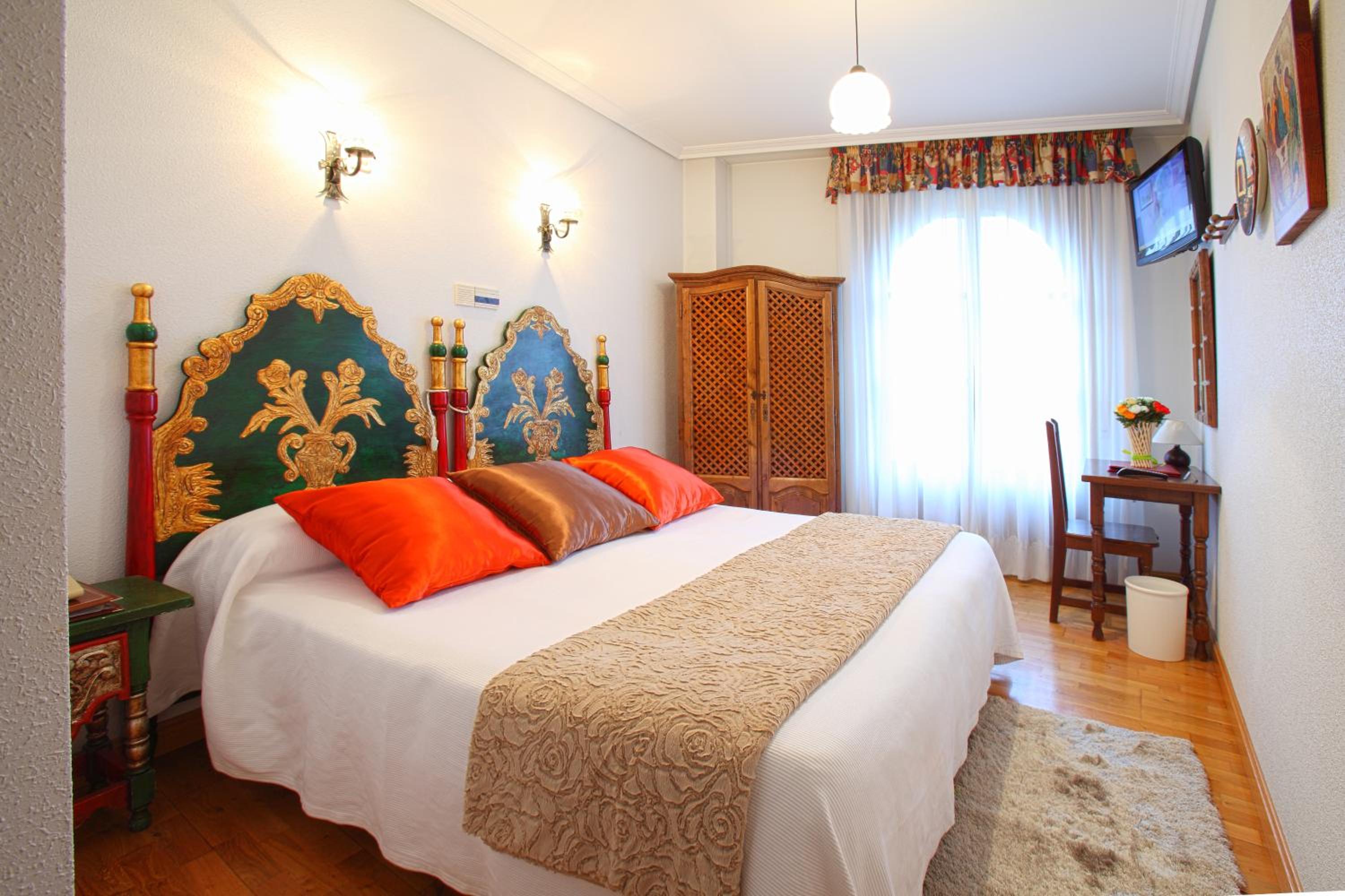 Double or Twin Room - Photo 2