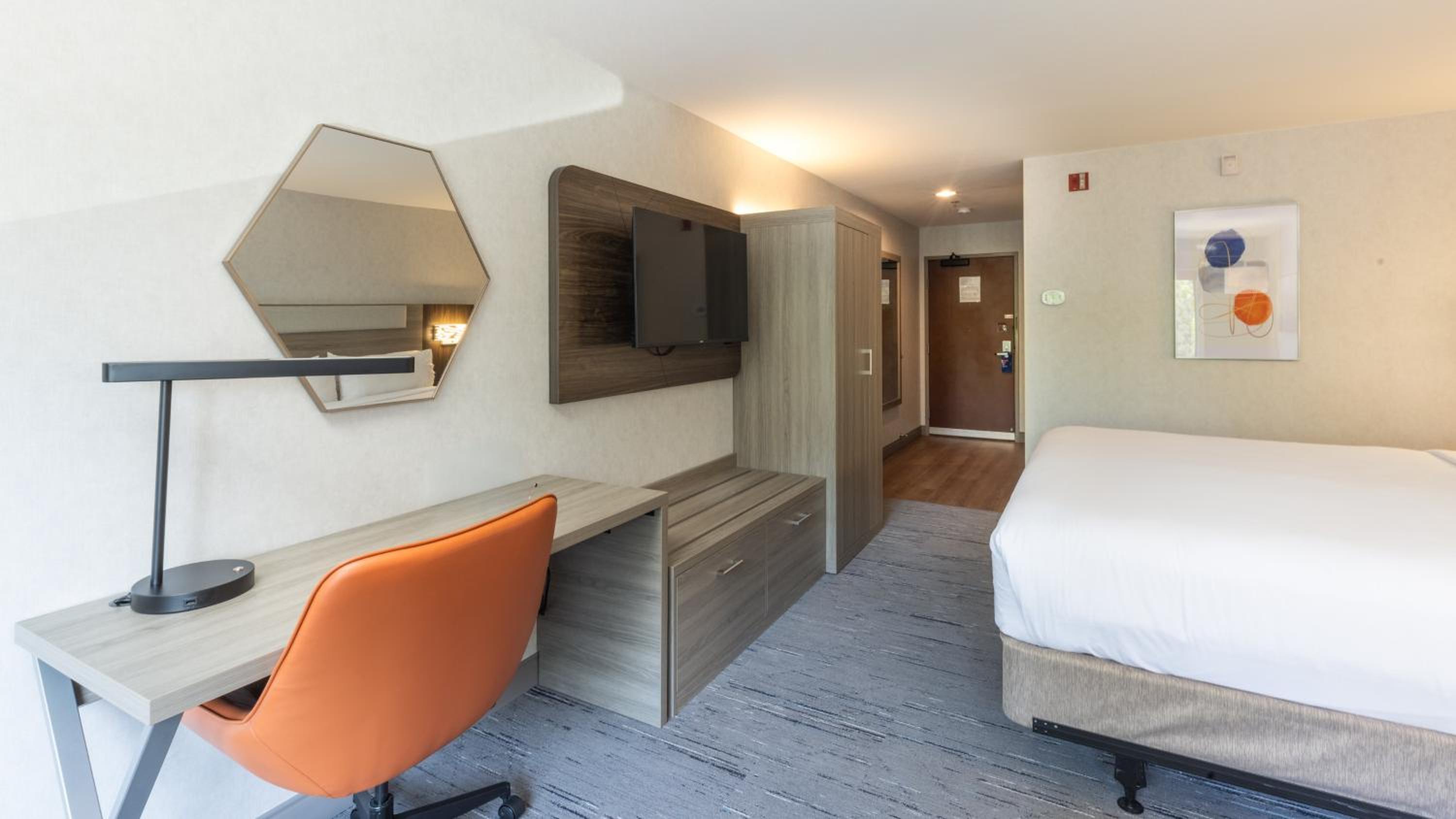 King Room - Mobility Access/Hearing Accessible - Photo 2