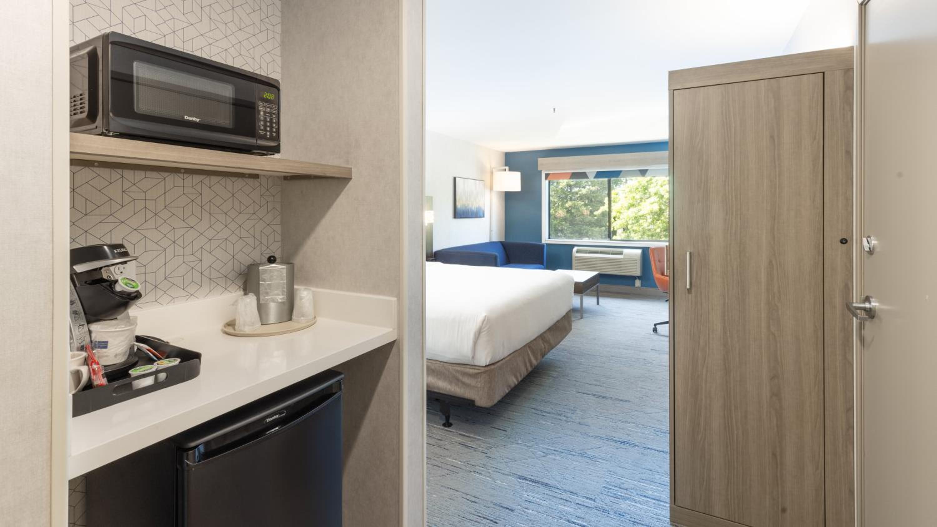 King Room - Mobility Access/Hearing Accessible - Photo 3