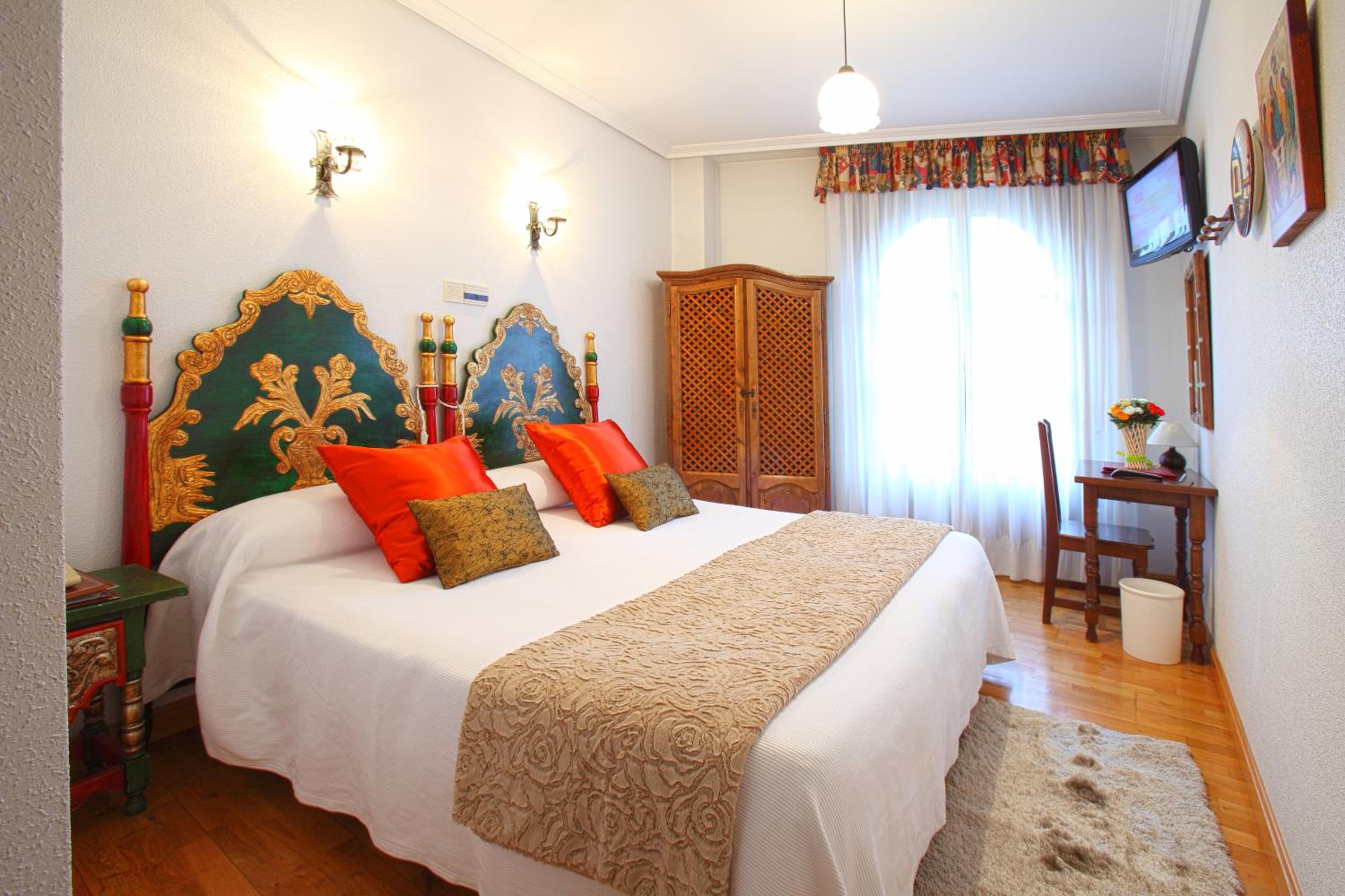 Double or Twin Room - Photo 3