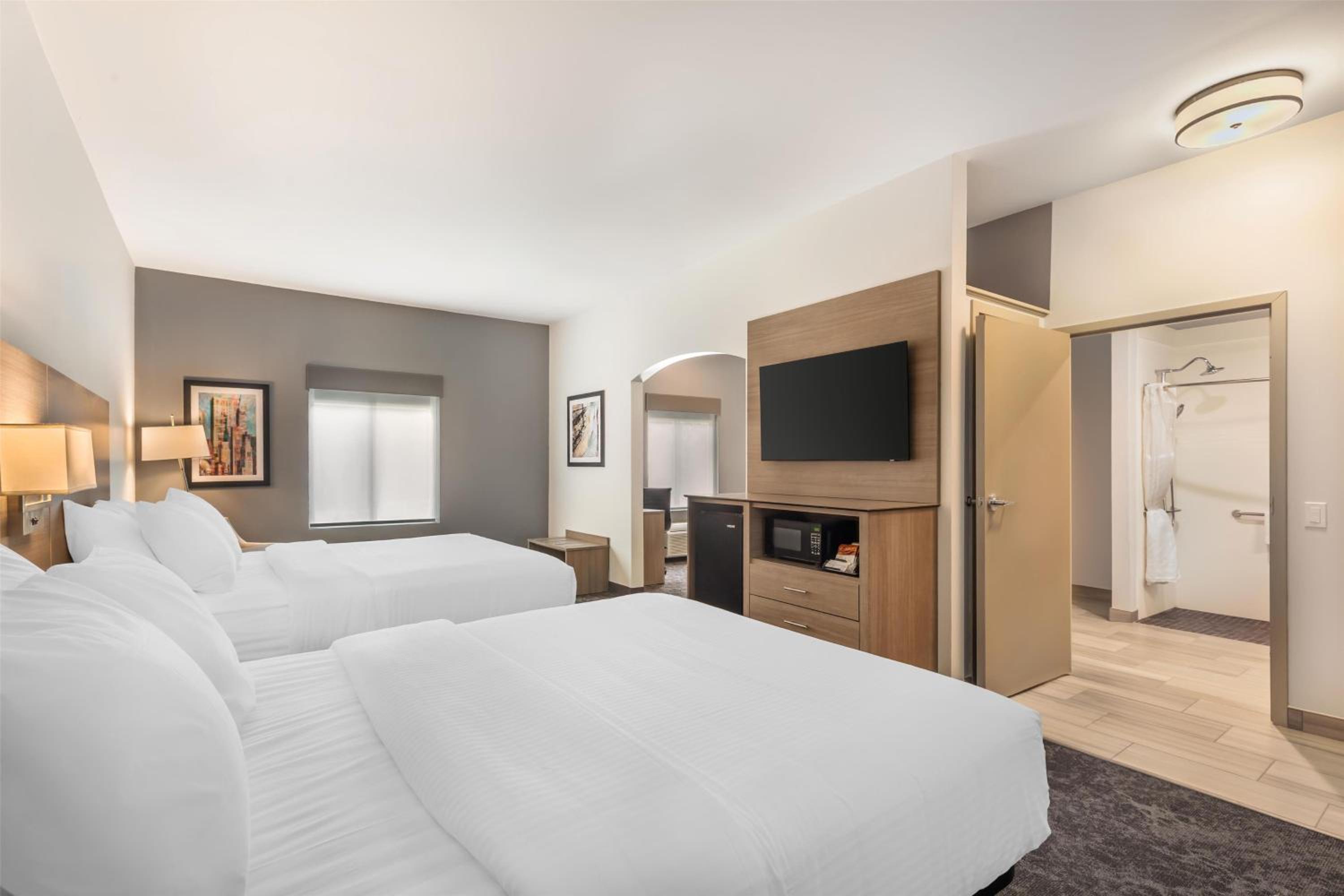 Queen Suite with Two Queen Beds, Roll-In Shower and Sofa Bed - Disability Access/Non-Smoking - Photo 2