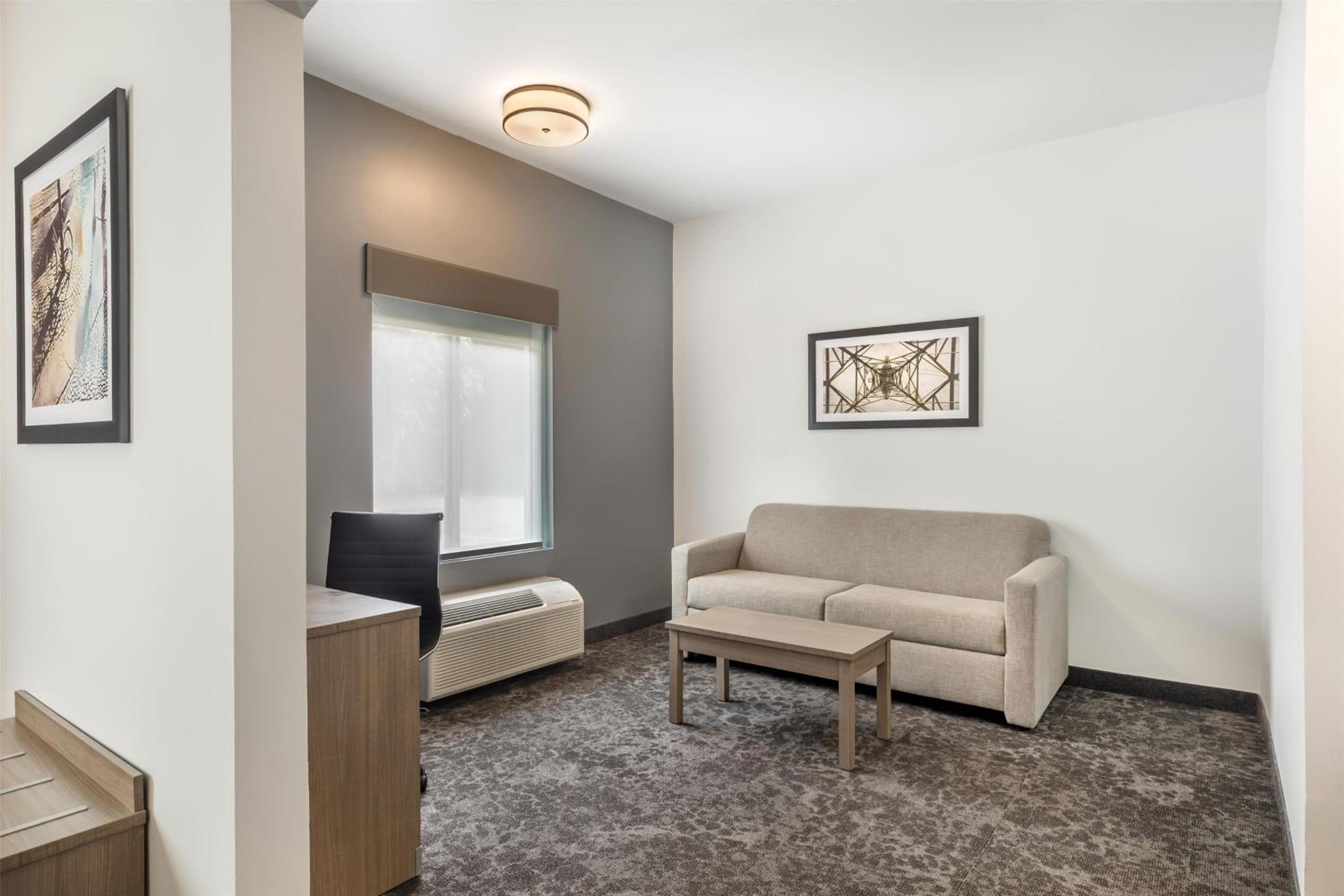 Queen Suite with Two Queen Beds, Roll-In Shower and Sofa Bed - Disability Access/Non-Smoking - Photo 3