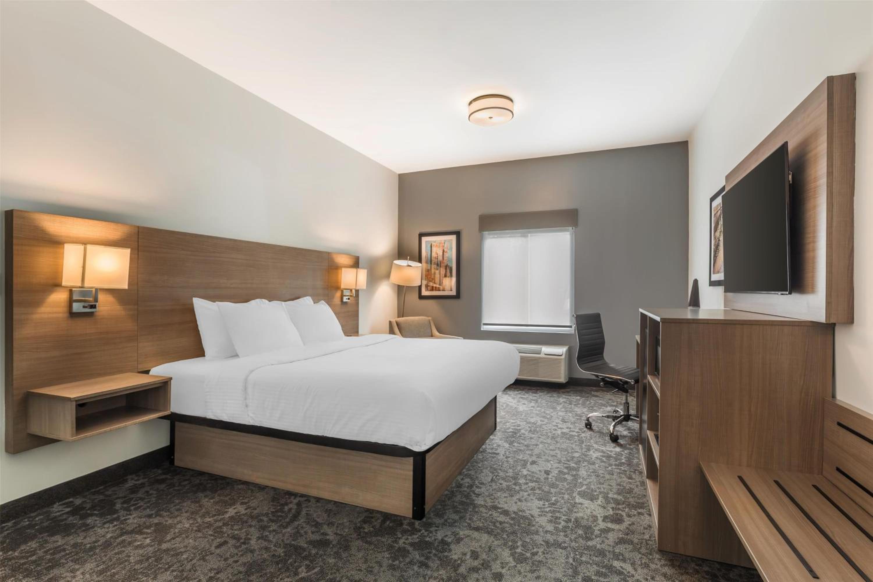 King Room with Roll-in Shower - Disability Access/Non-Smoking - Photo 2