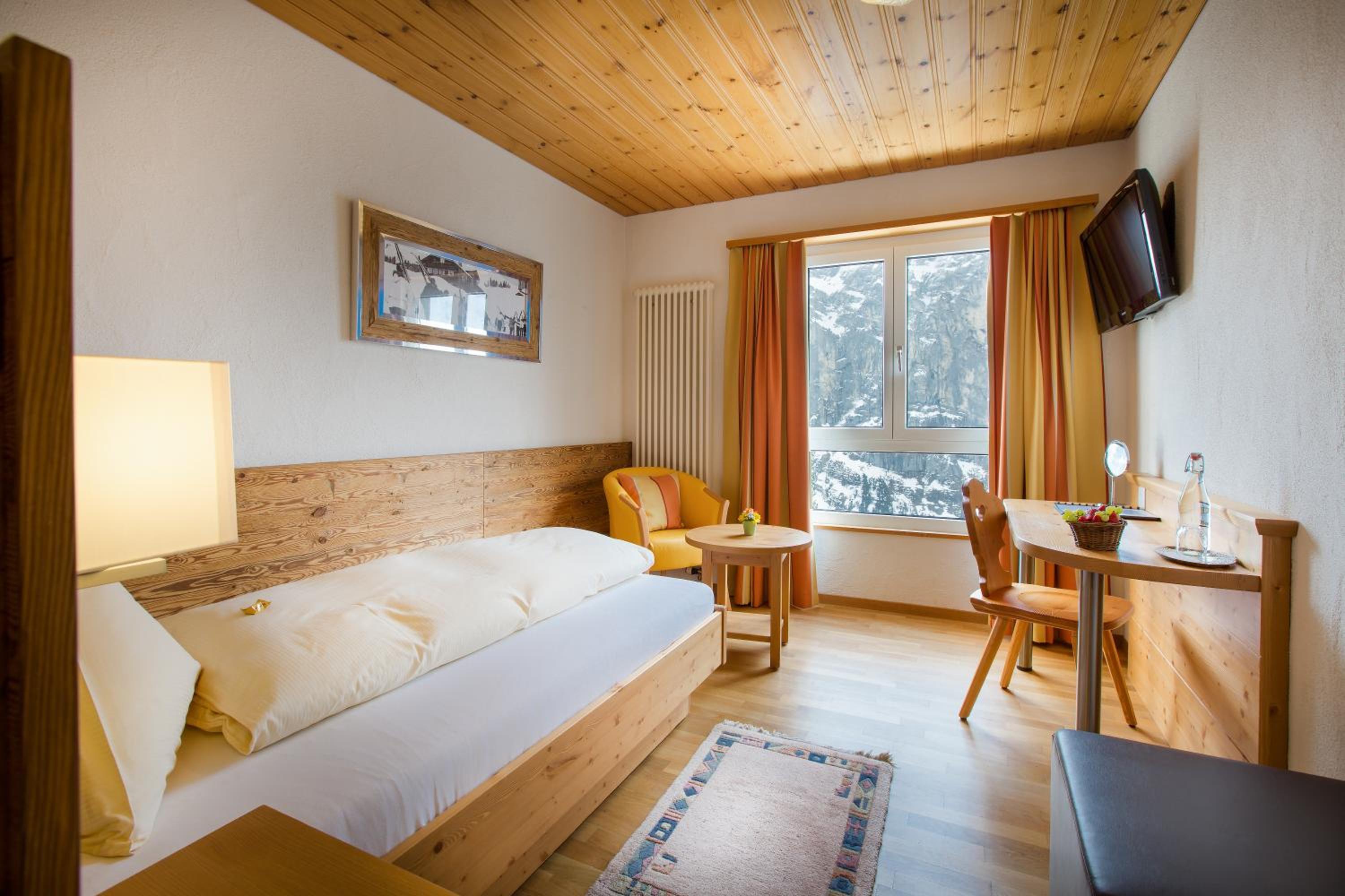 Single Room with Eiger View