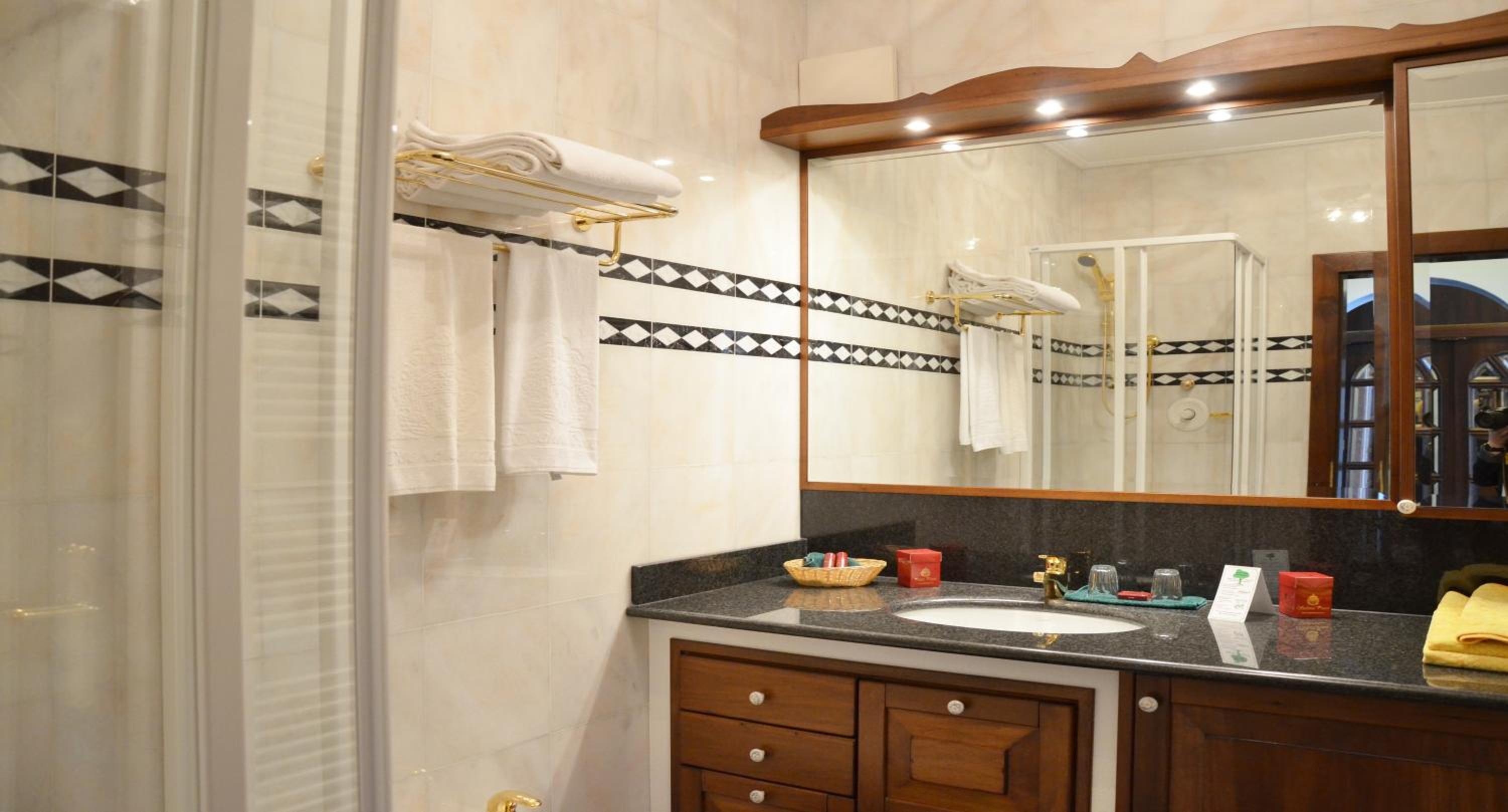 Deluxe Double Room with Balcony - Photo 2