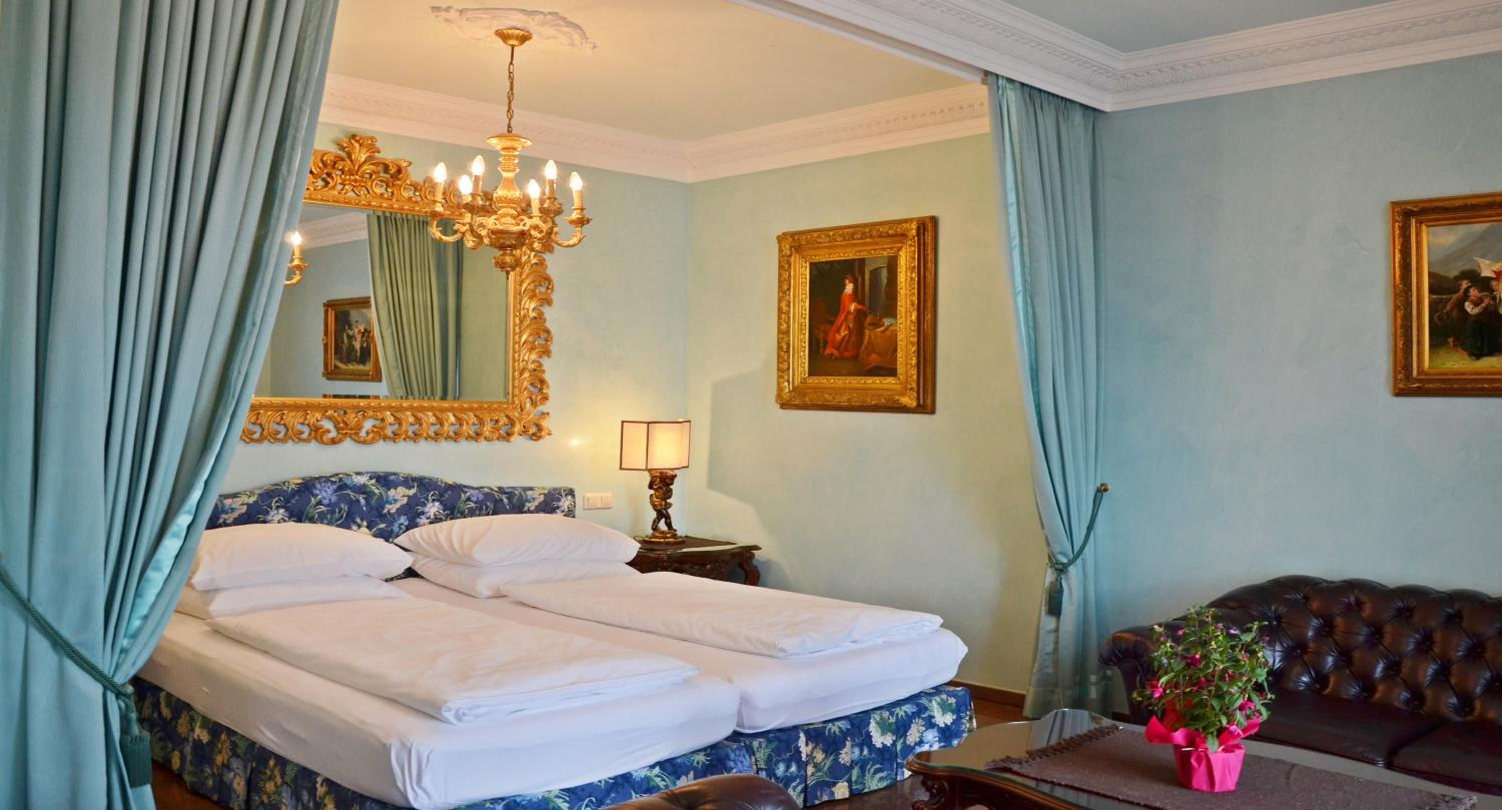Two-Bedroom Suite - Photo 8