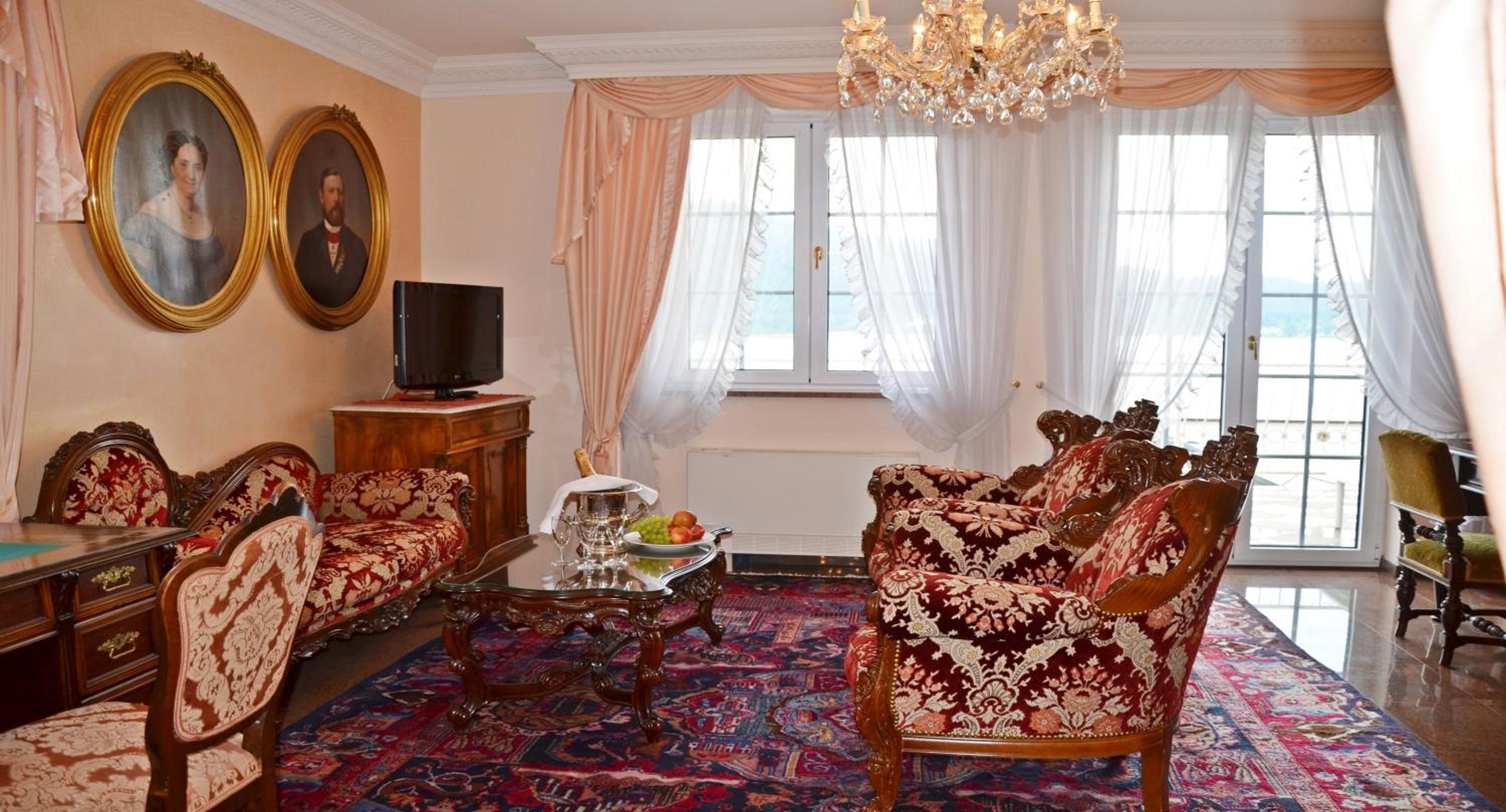 Deluxe Suite - Photo 1