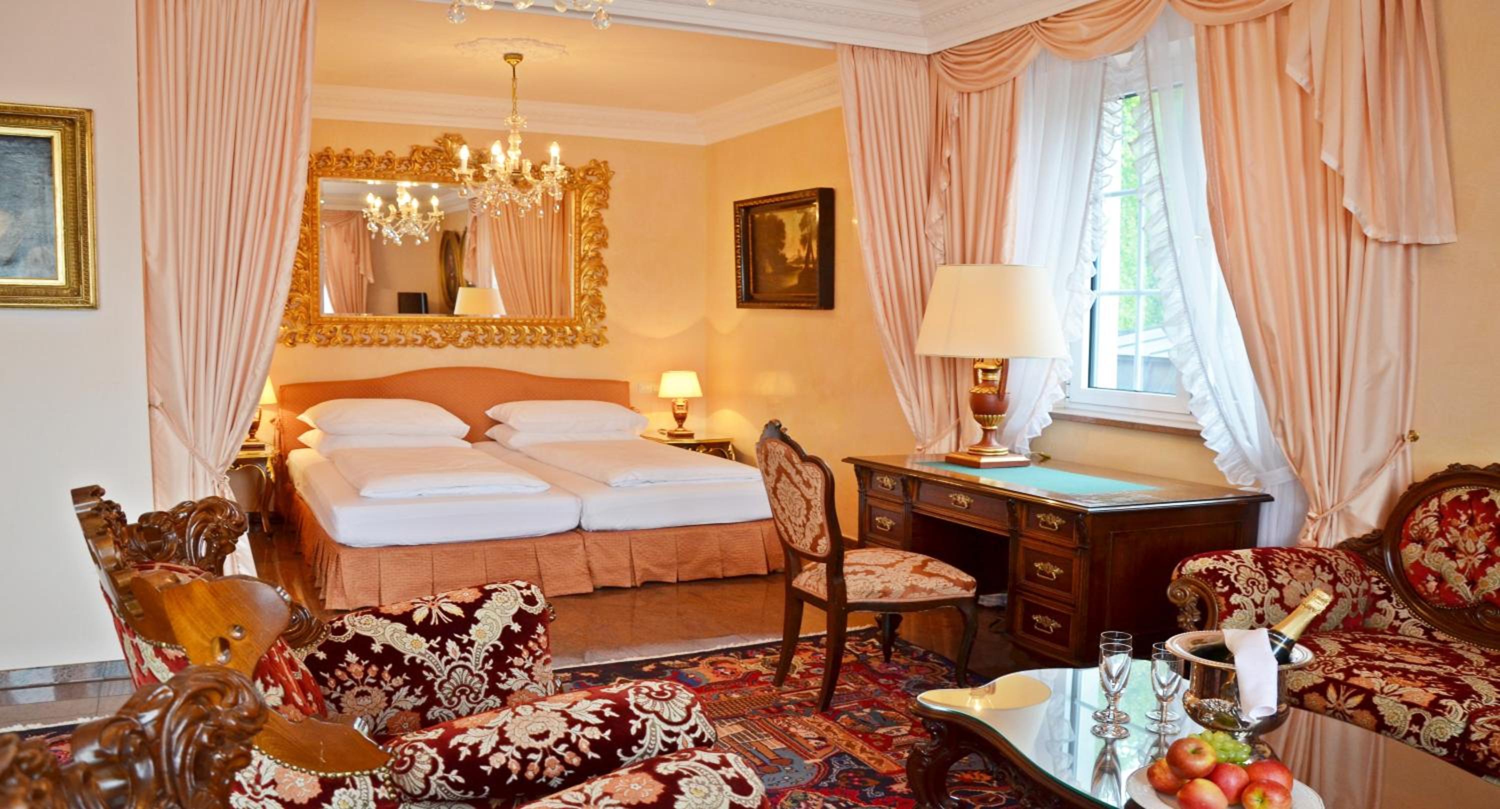 Two-Bedroom Suite - Photo 2
