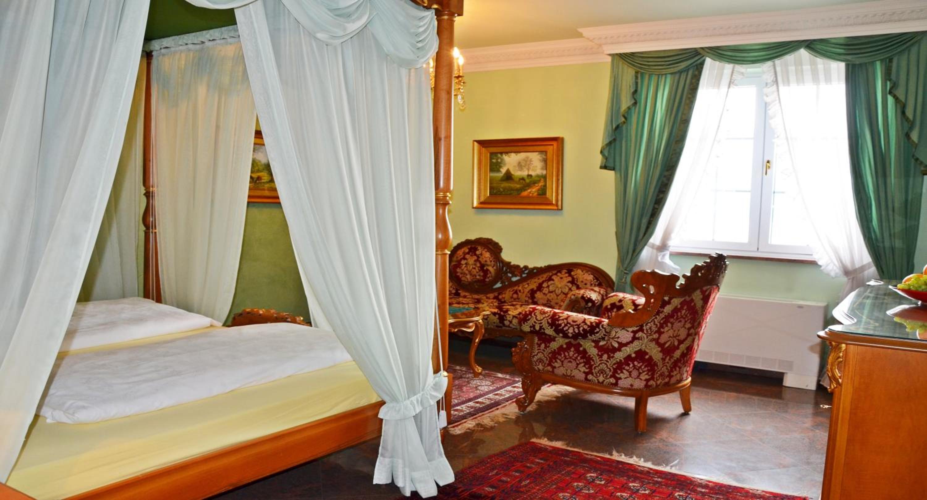 Two-Bedroom Suite - Photo 7