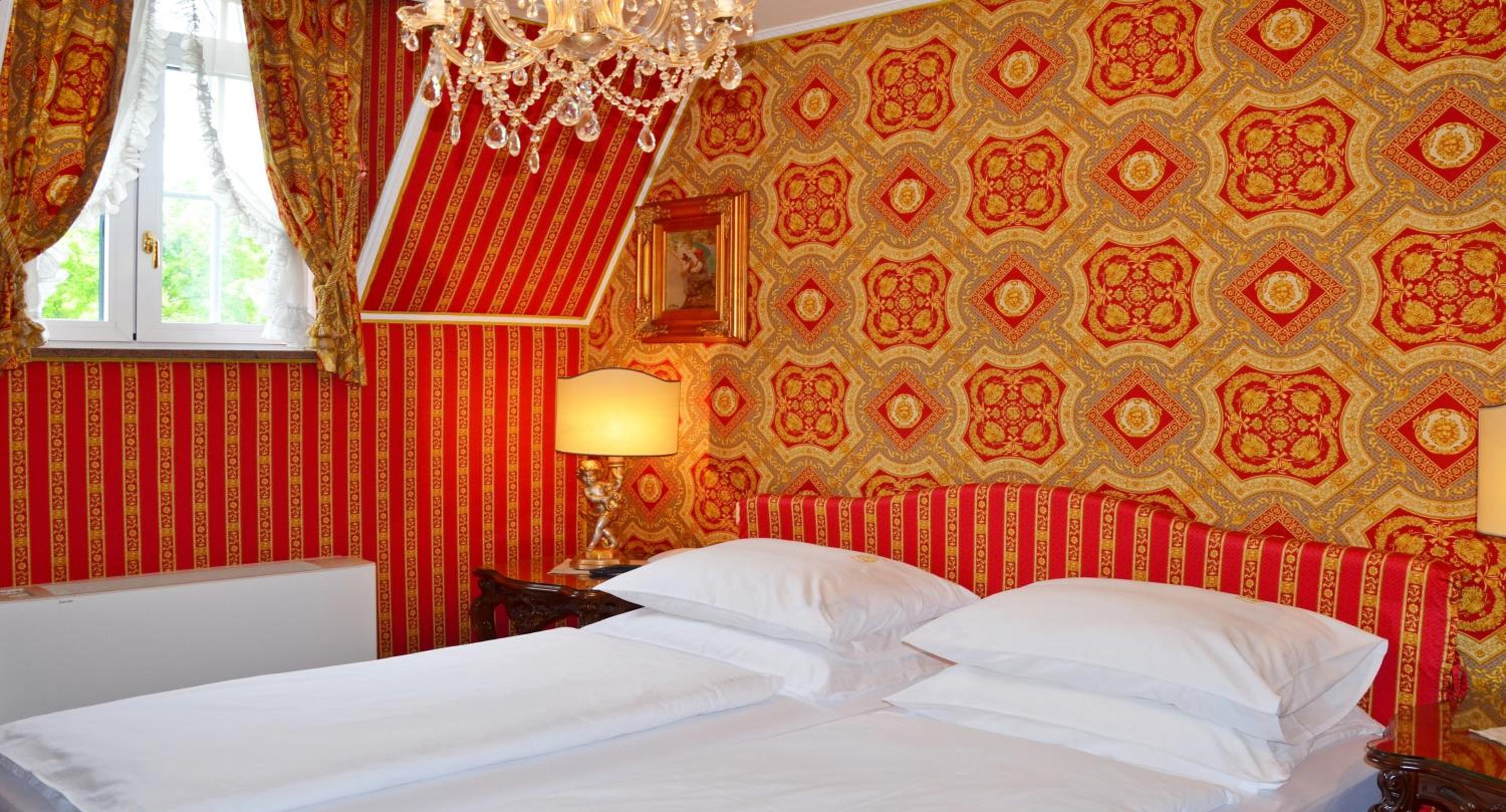 Two-Bedroom Suite "Versace" - Photo 1