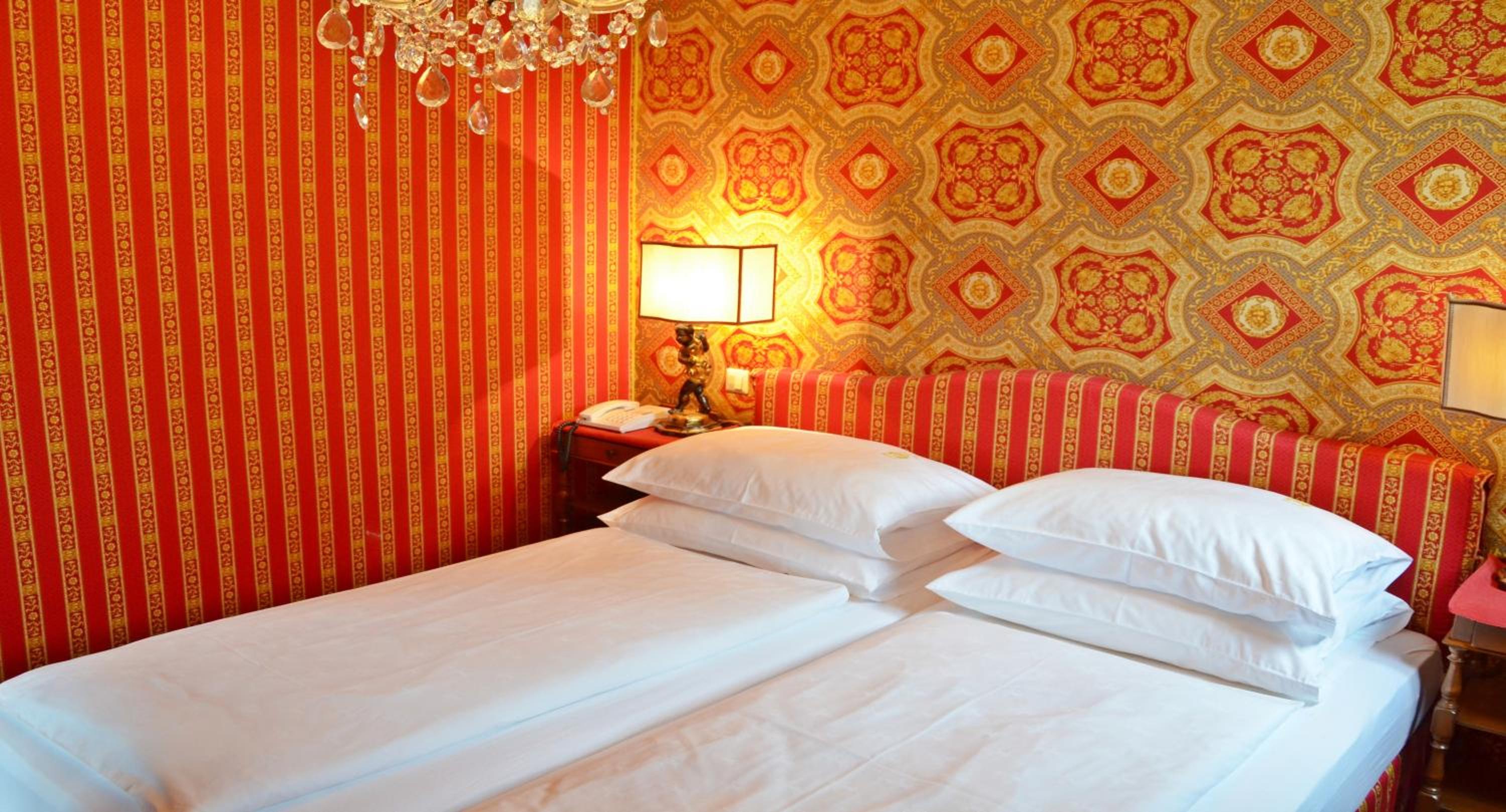 Two-Bedroom Suite "Versace" - Photo 5