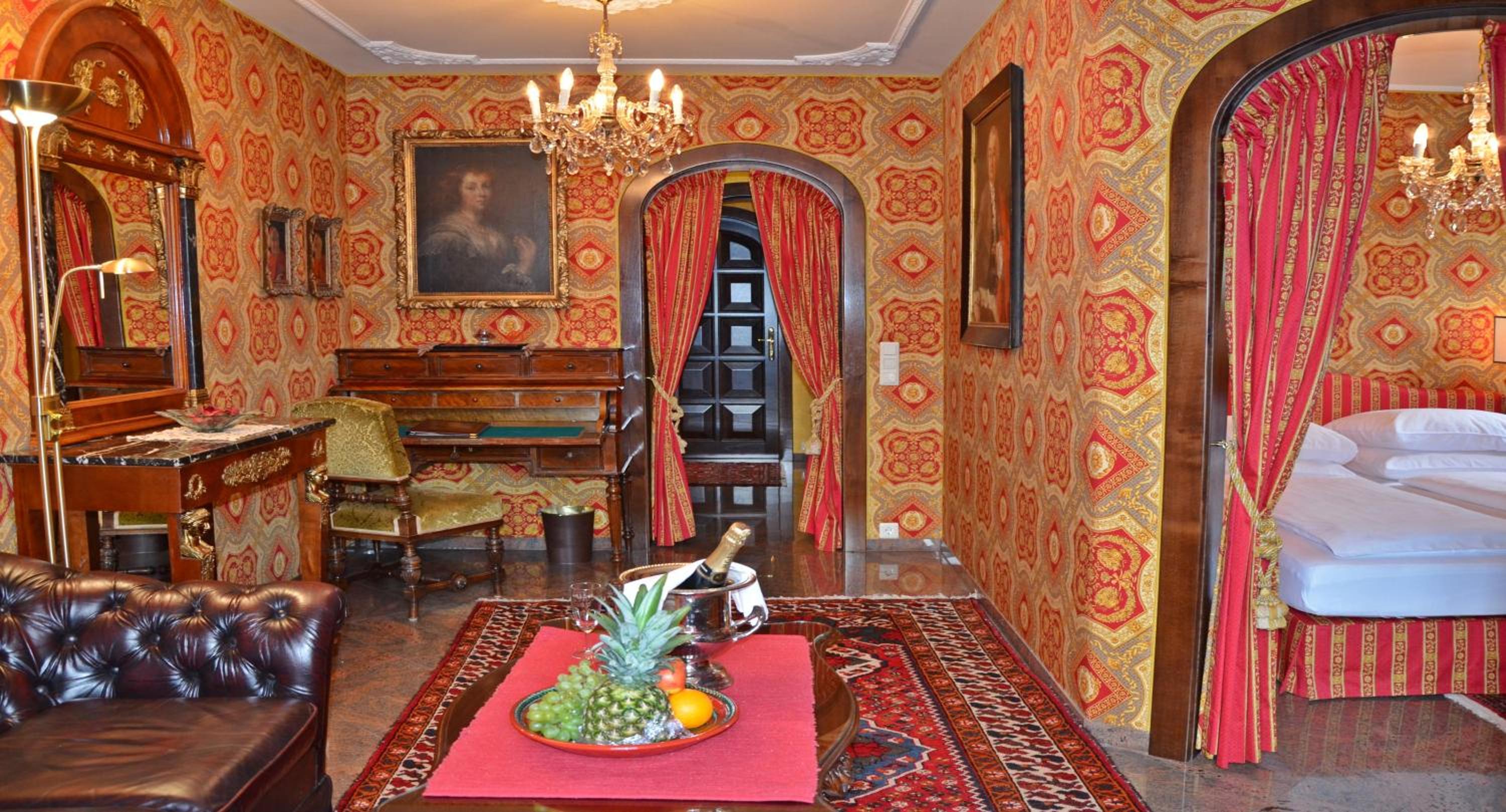 Two-Bedroom Suite "Versace" - Photo 6