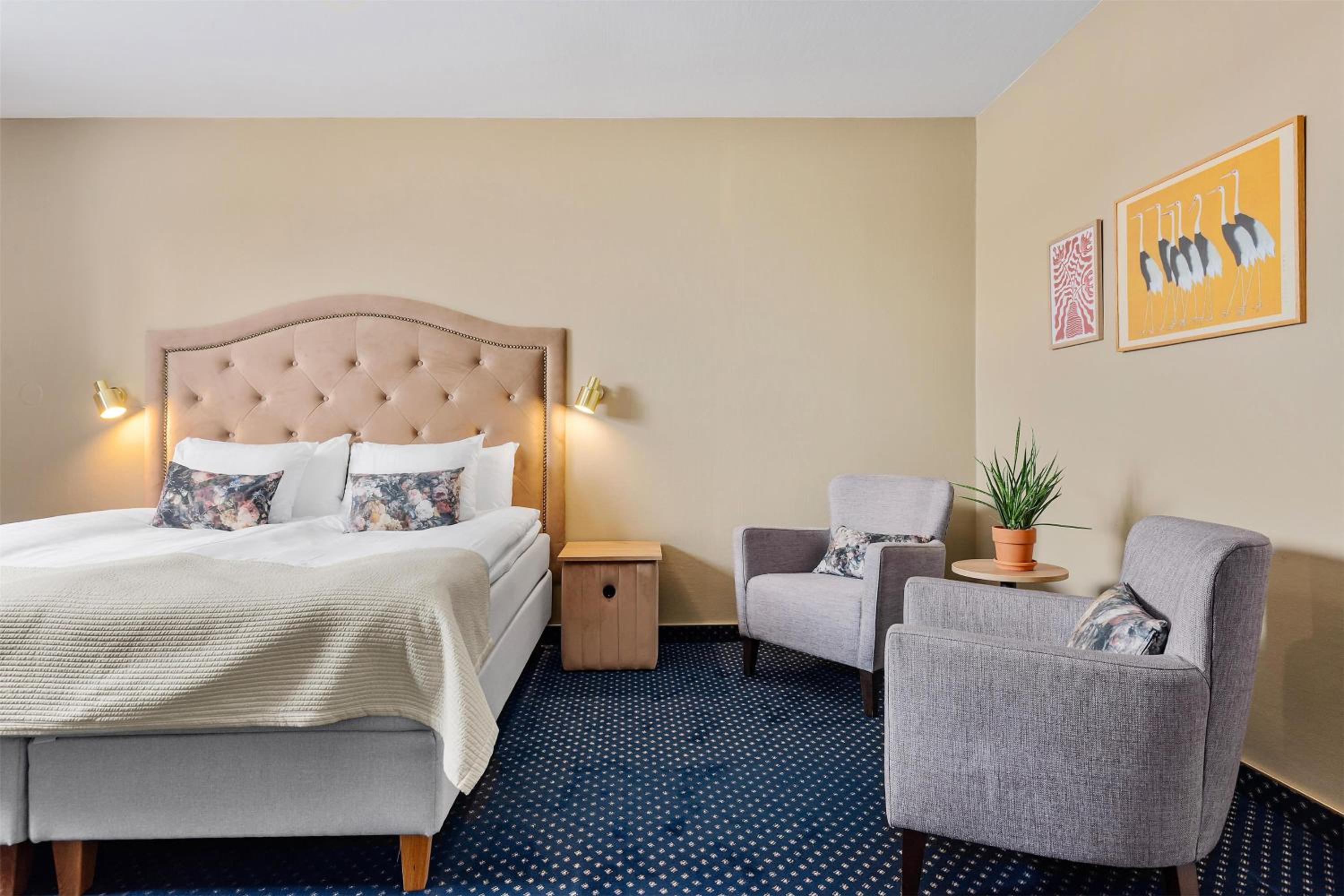 Superior King Room - Photo 4