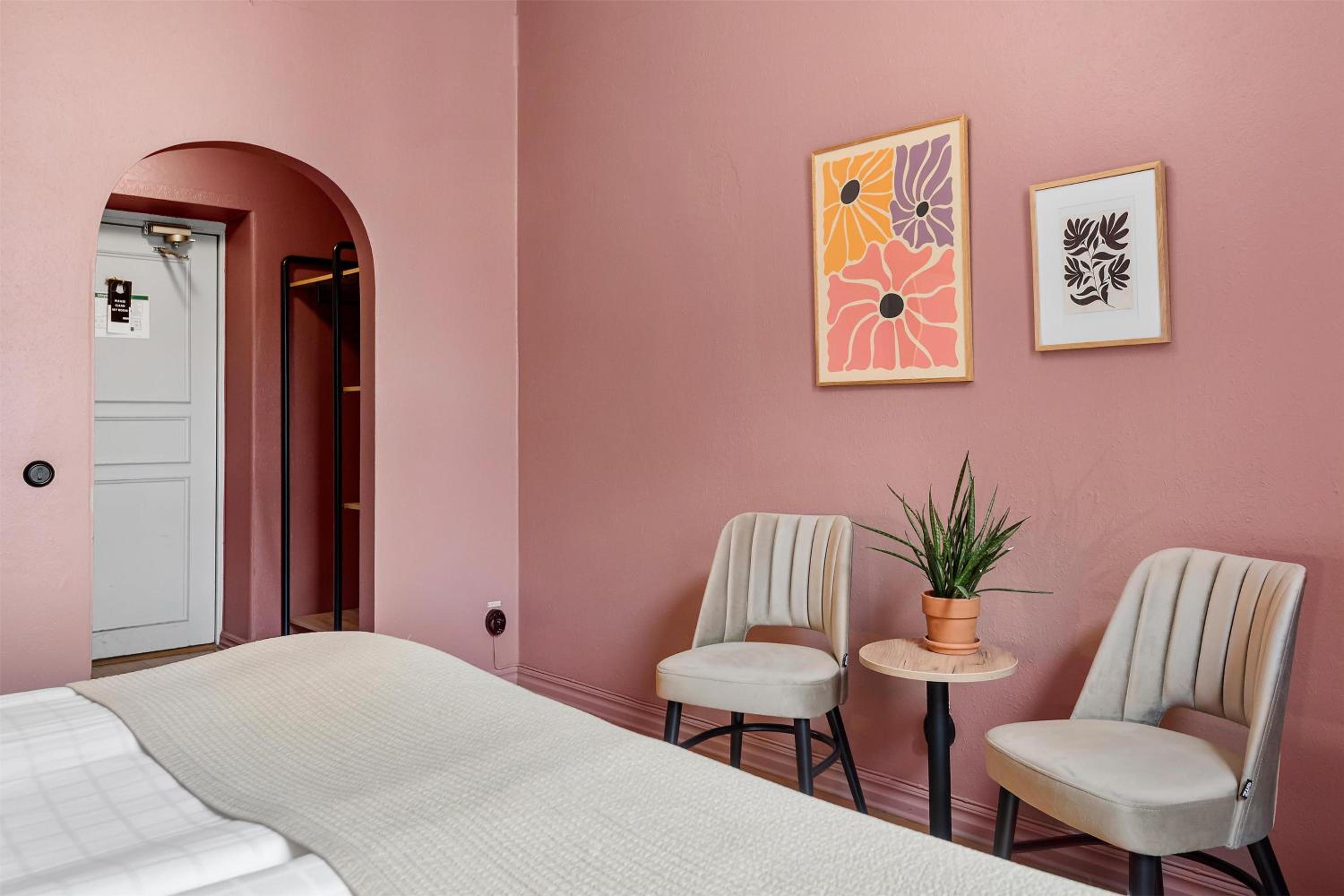 Standard King Room - Non-Smoking  - Photo 5