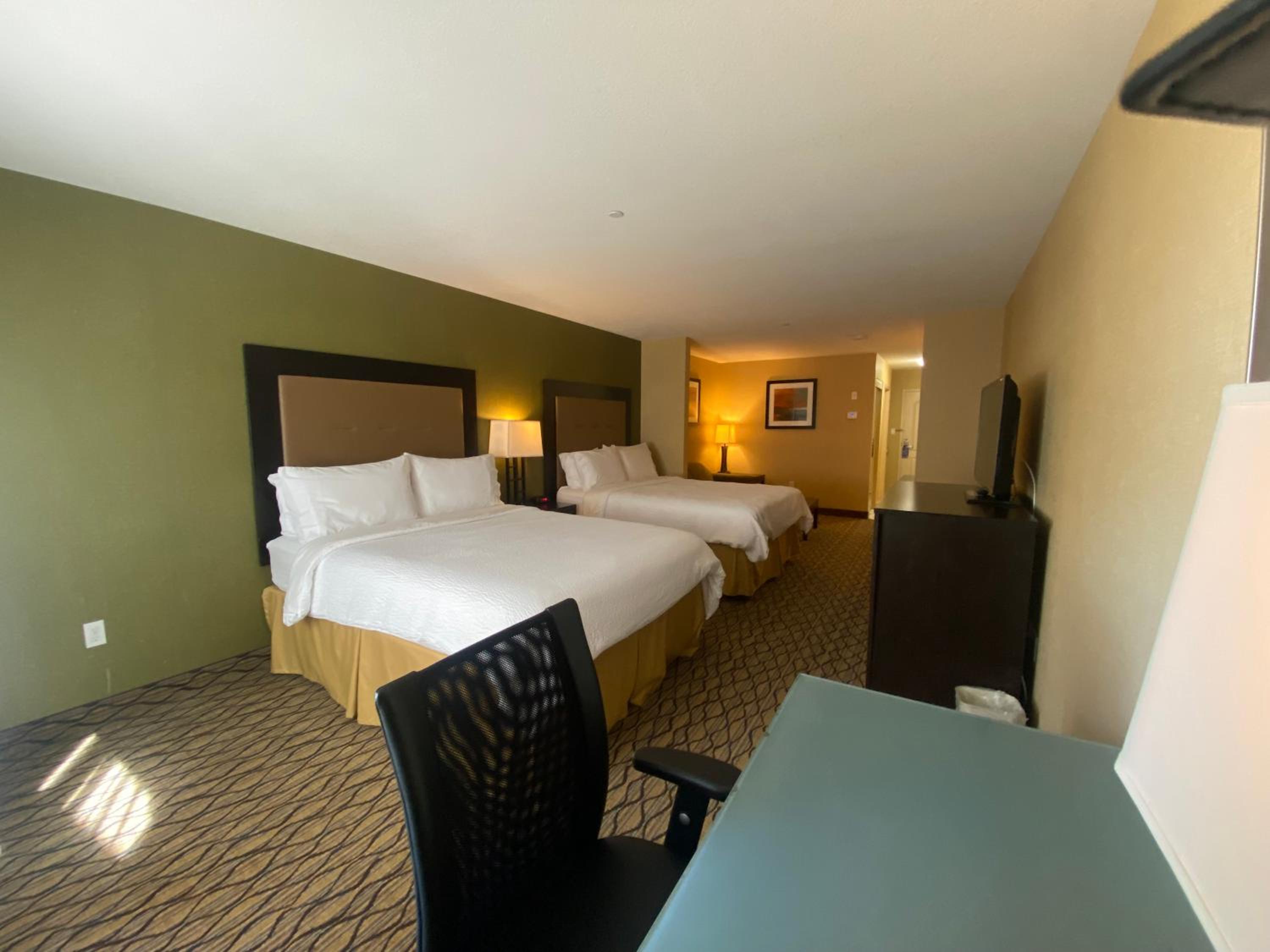 Suite with Two Queen Beds - Non-Smoking