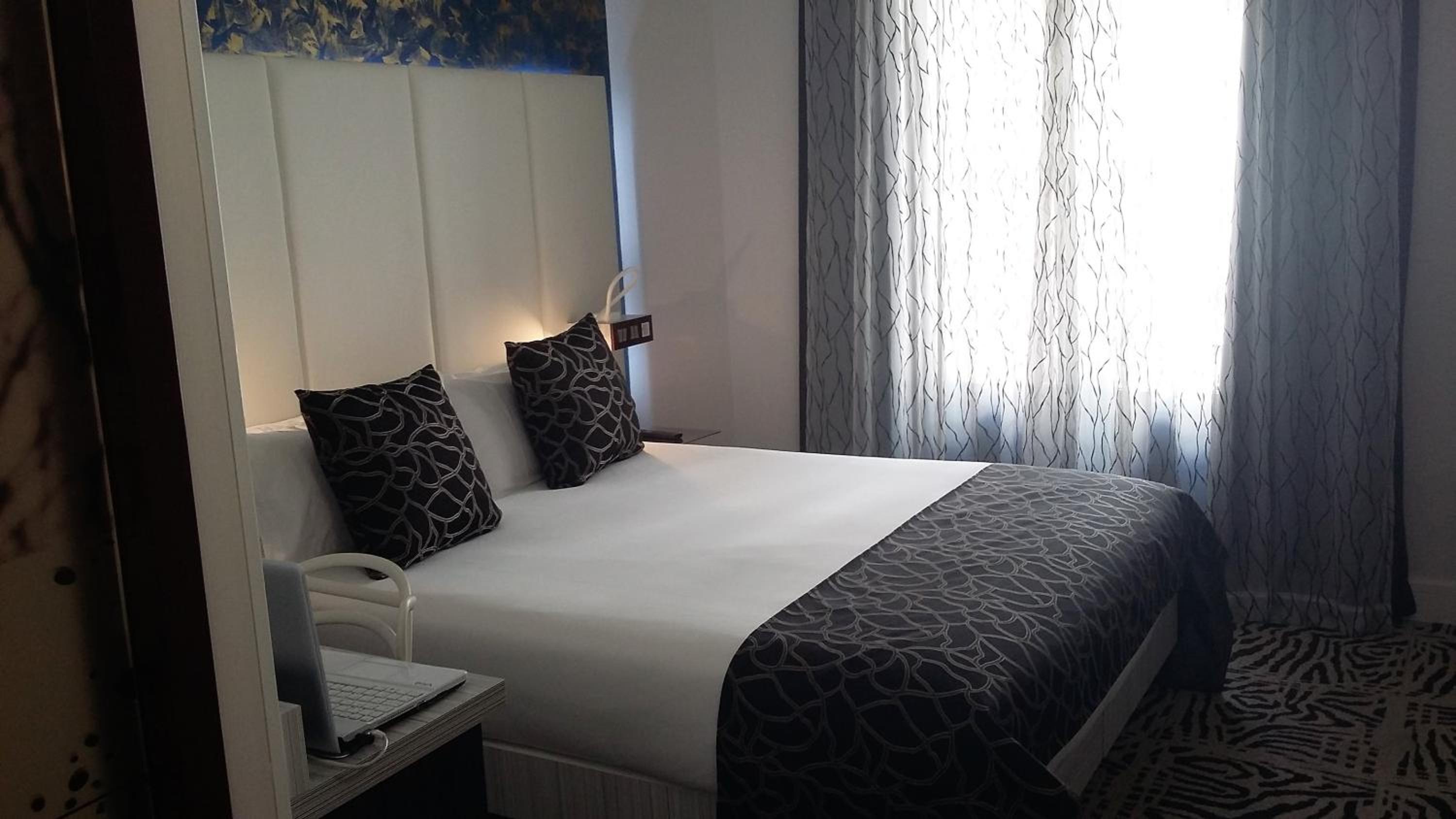 Small Double Room - Photo 6