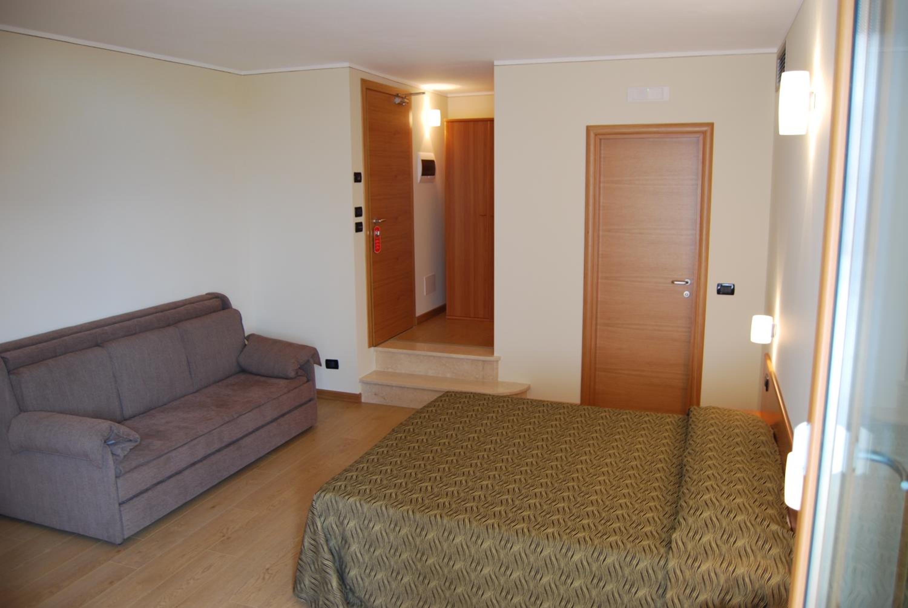 Triple Room with Lake View photo 1